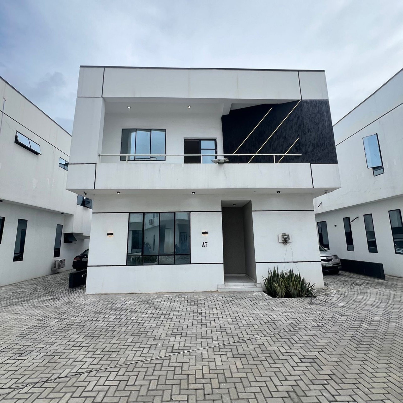 A 4 BEDROOM FULLY DETACHED HOUSE IN A FULLY SERVICED ESTATE