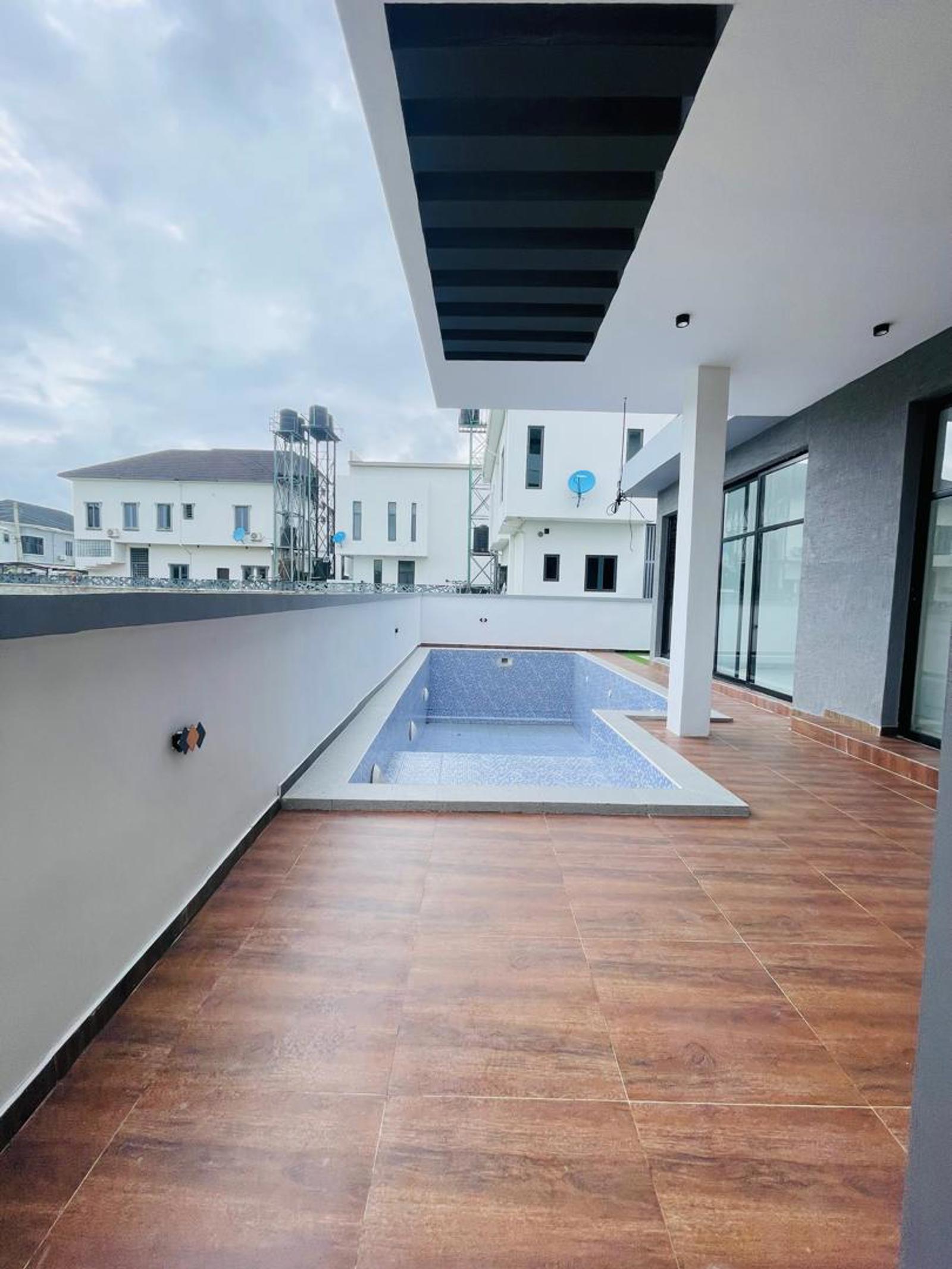 5 BEDROOM DETACHED