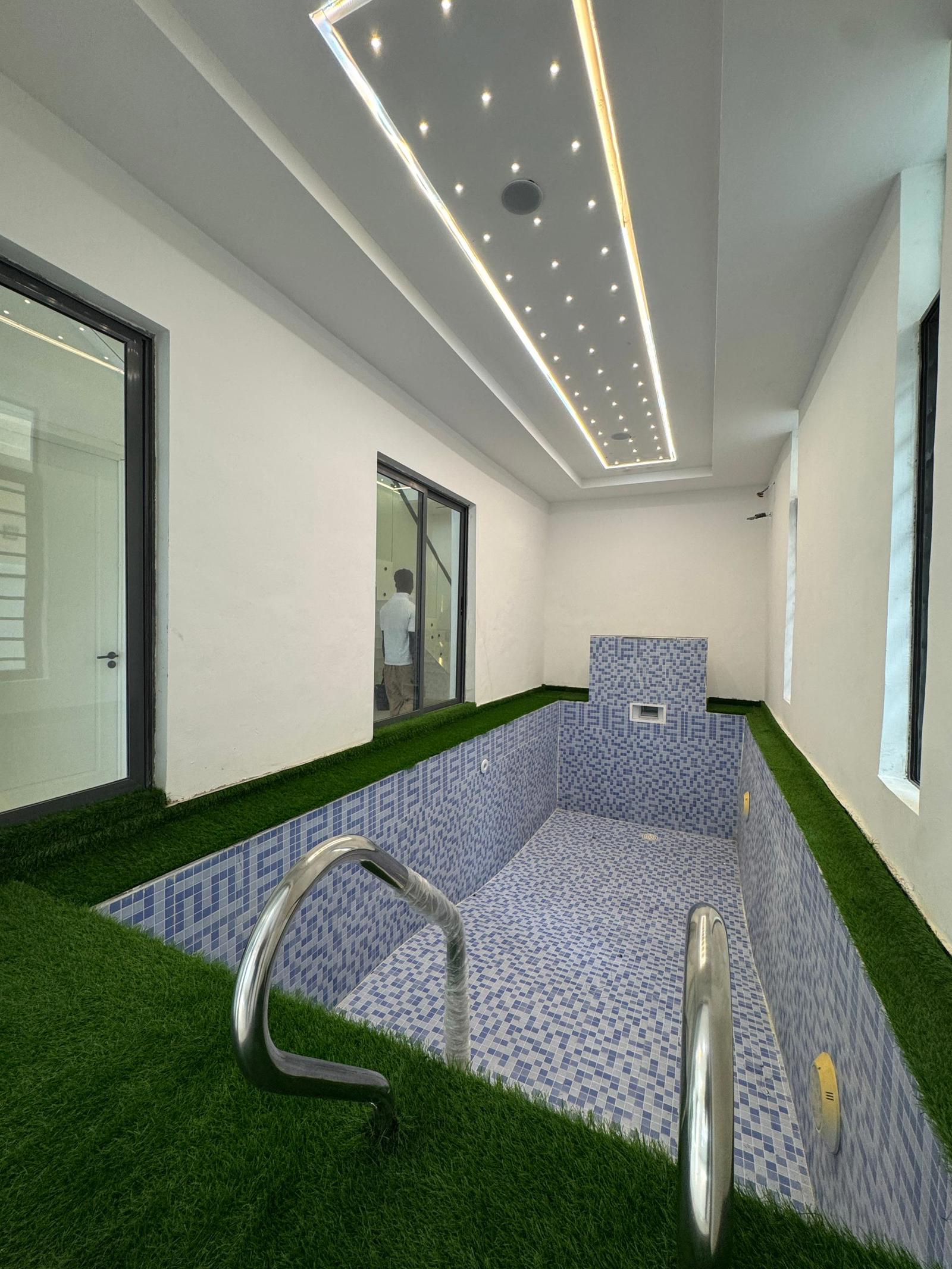 5 BEDROOM DETACHED DUPLEX