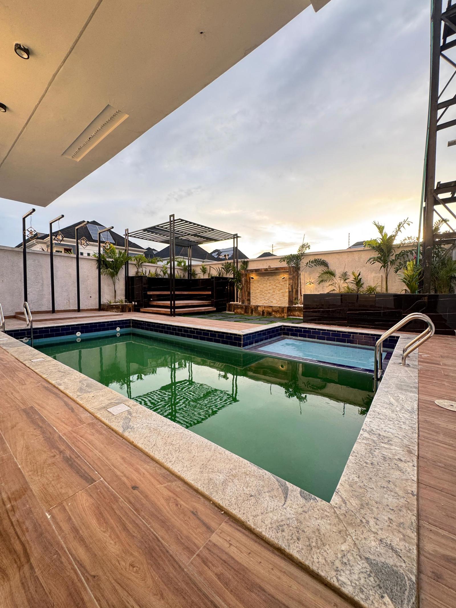 MAGNIFICENT 6 BEDROOM DUPLEX