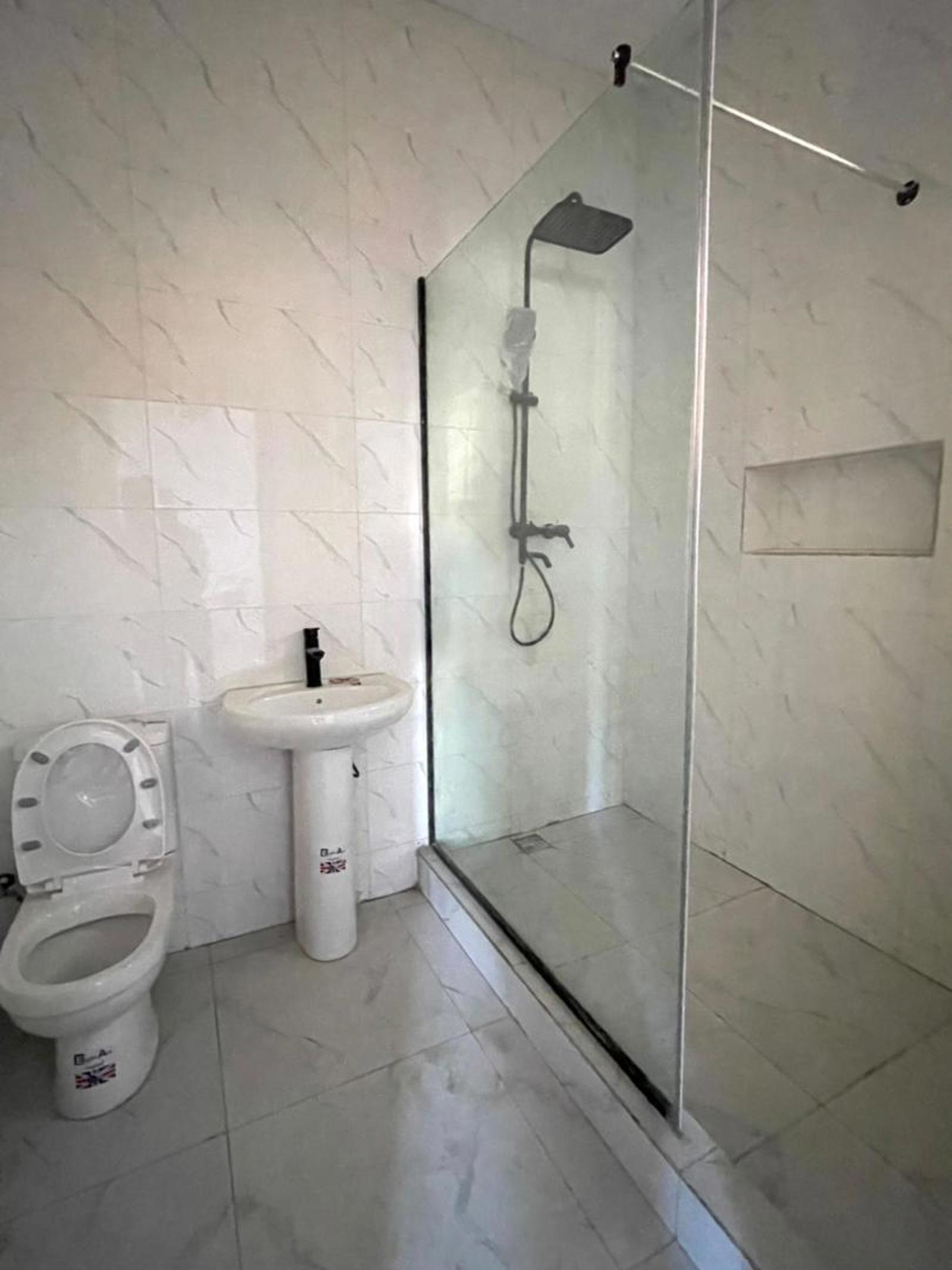 MODERN CLASS 3 BEDROOM TERRACE DUPLEX