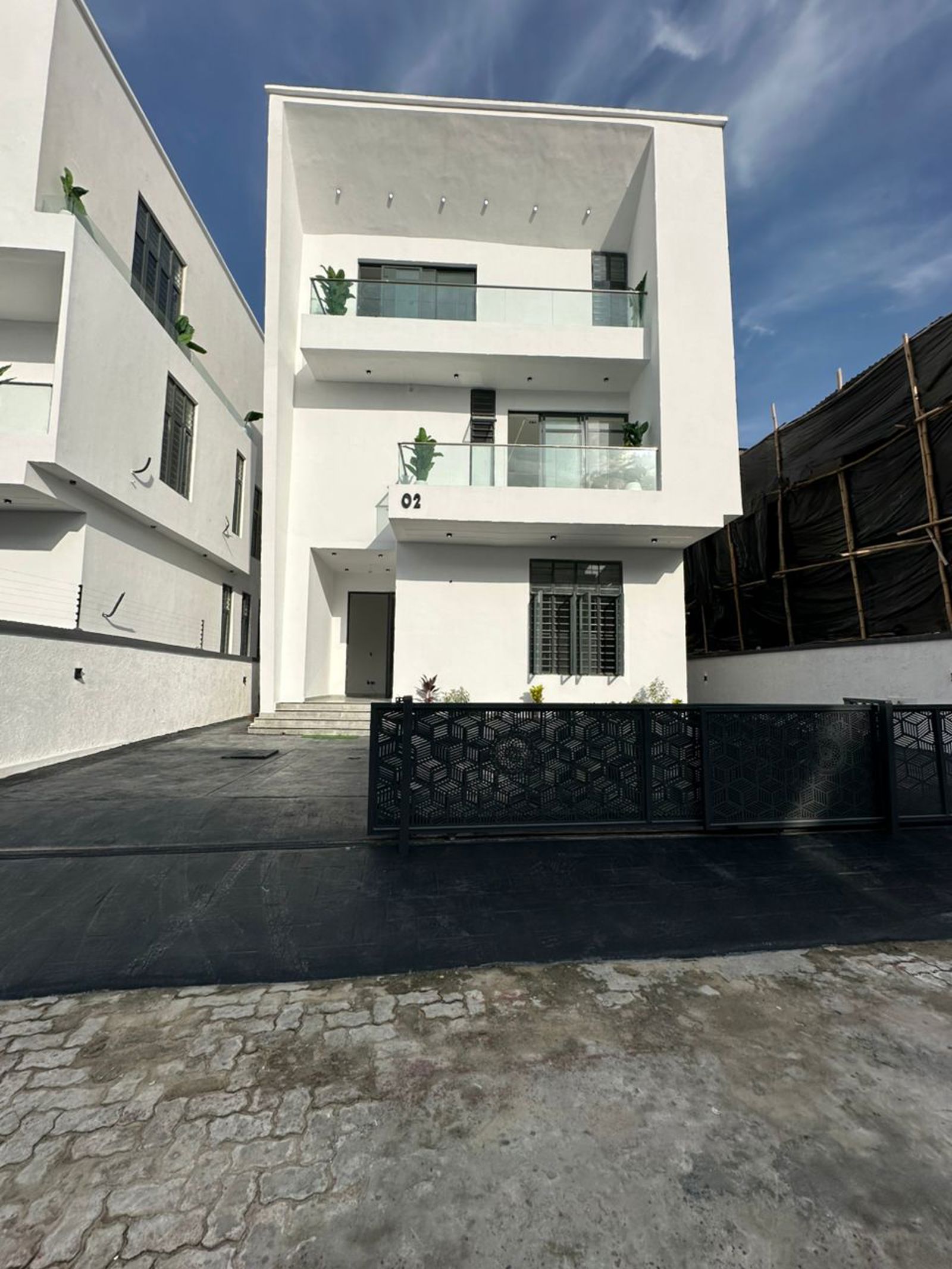 6 bedroom detached duplex