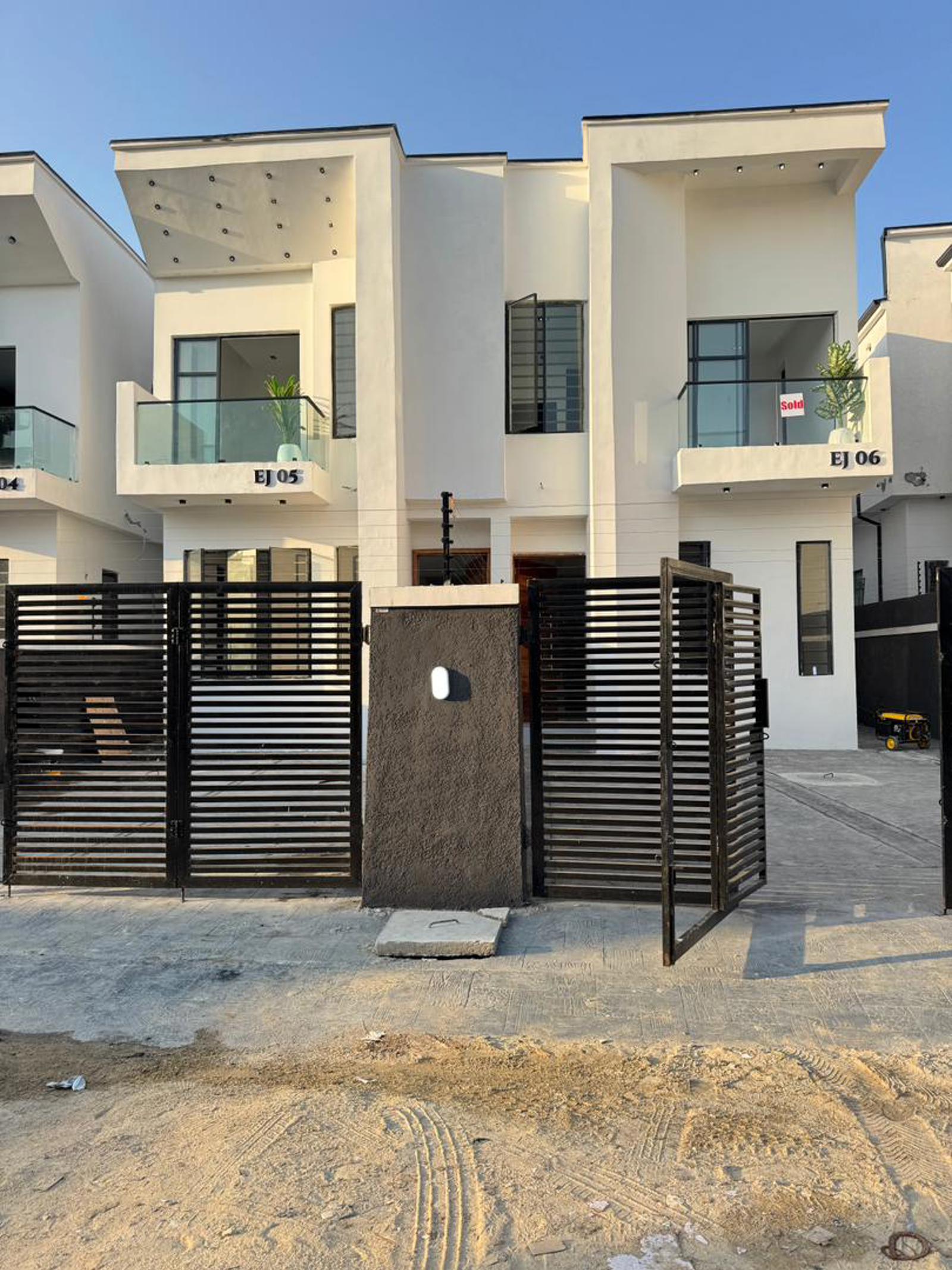 COZY 4 BEDROOM SEMI-DETACHED DUPLEX
