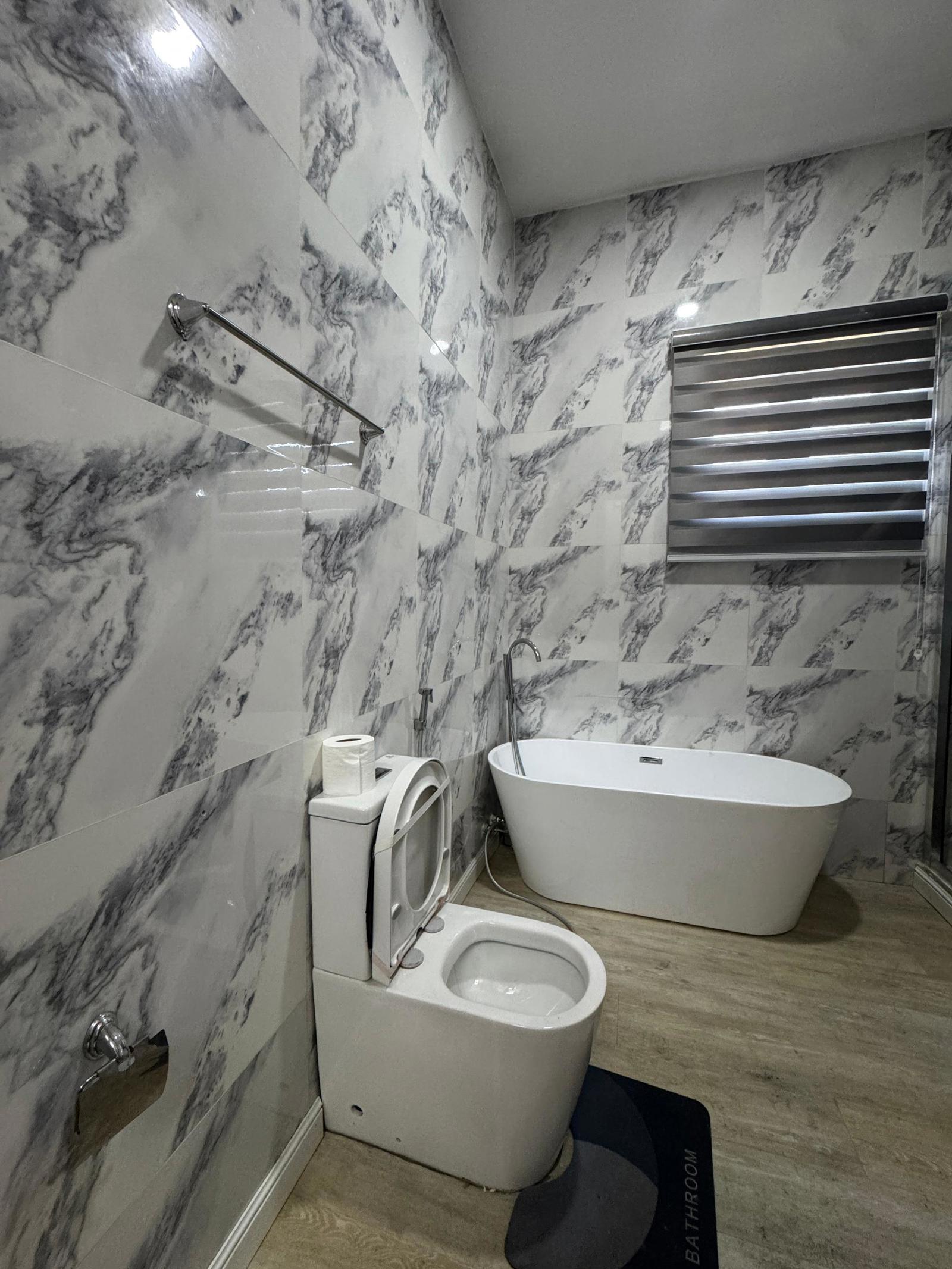 FURNISHED 4 BEDROOM DETACHED DUPLEX