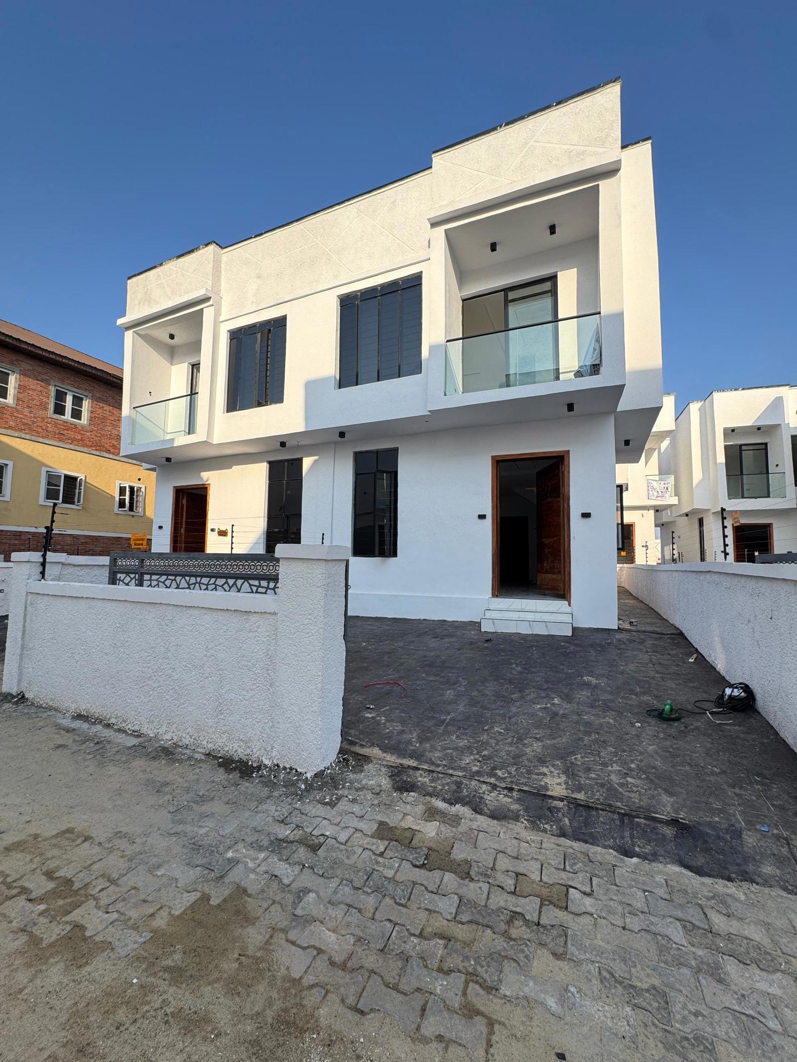 COZY 3 BEDROOM SEMI-DETACHED DUPLEX