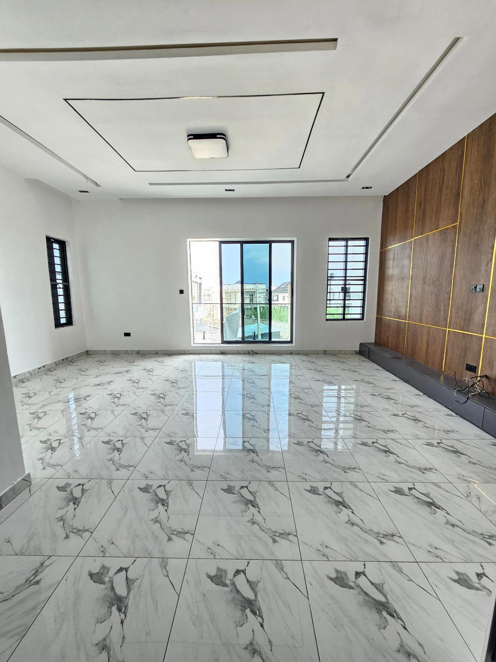 LUXURY SPACIOUS 4 BEDROOM DETACHED DUPLEX