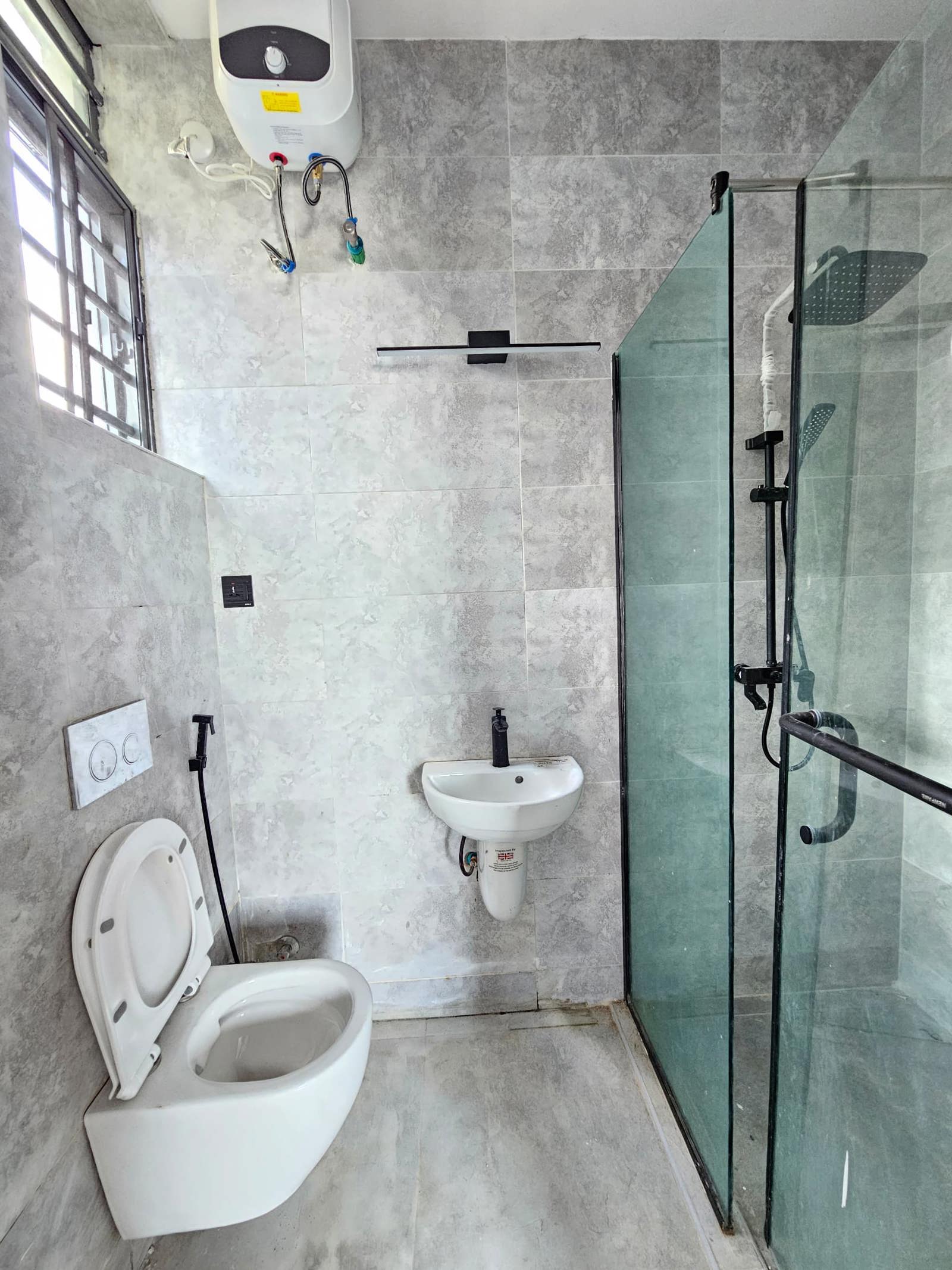 PERFECT FOR INVESTMENT 1 BEDROOM APARTMENT WITH ELEVATOR