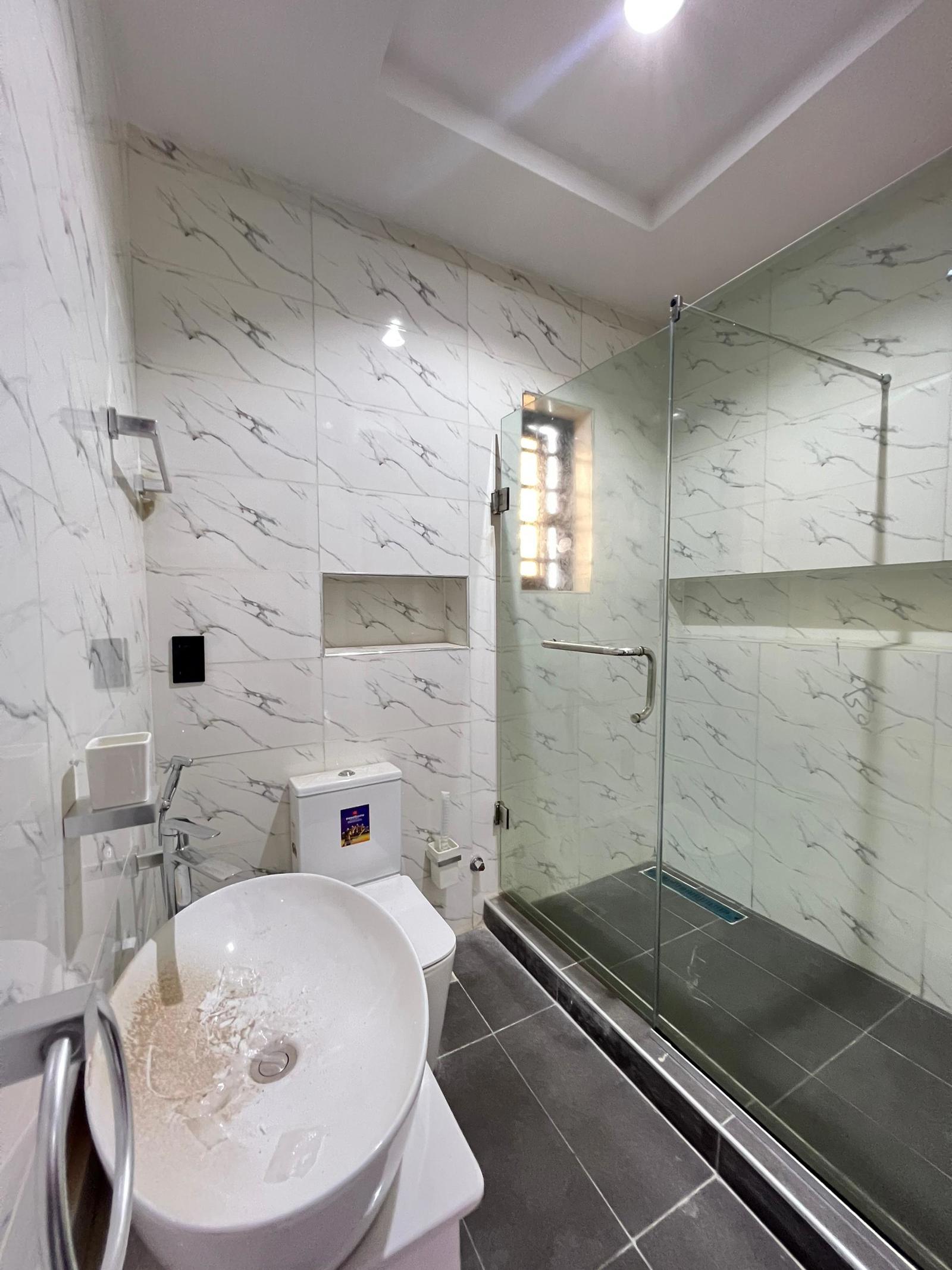 VERY SPACIOUS 3 TERRACE DUPLEX WITH BQ