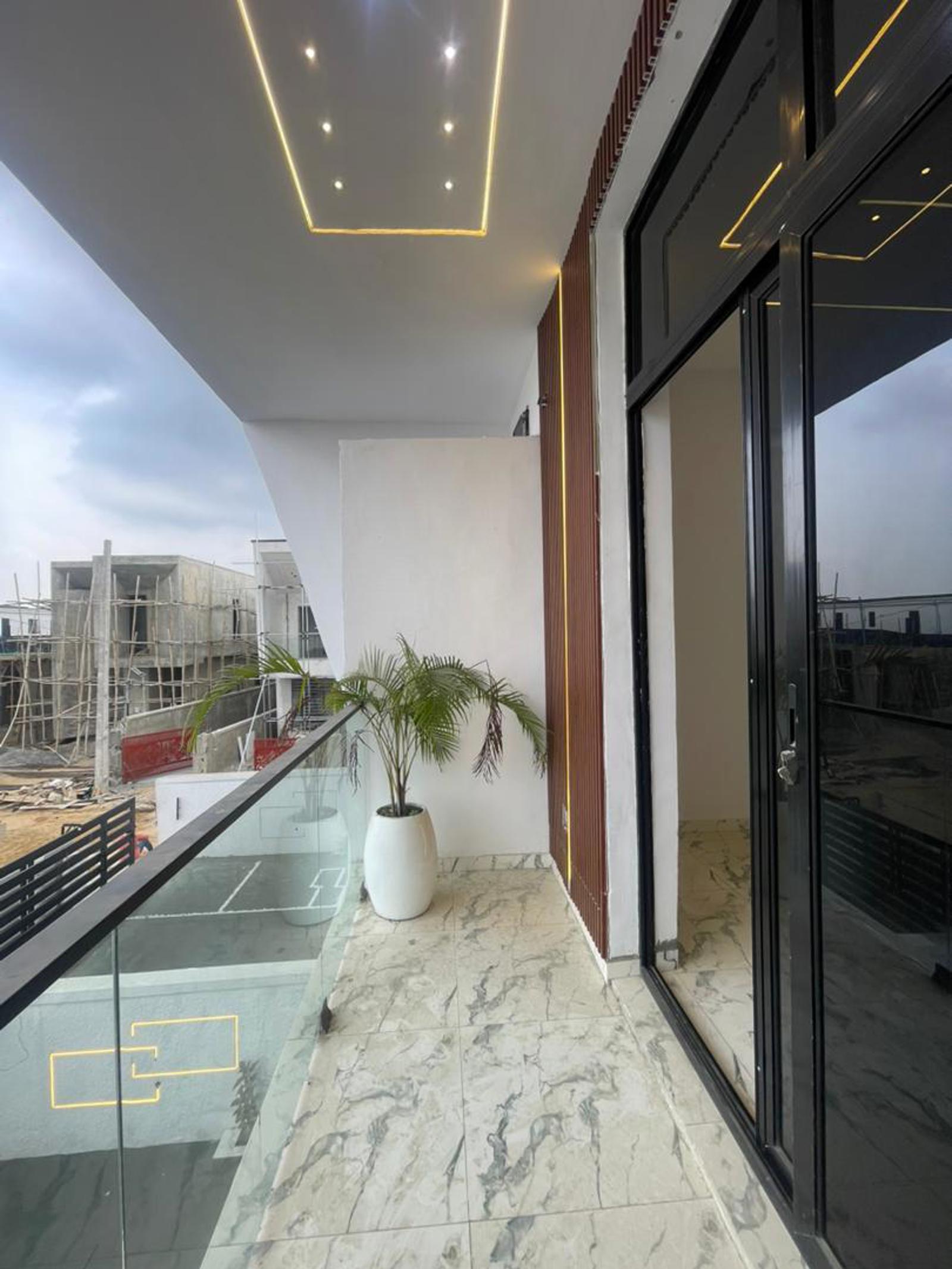 VERY SPACIOUS 3 TERRACED DUPLEX WITH A BQ