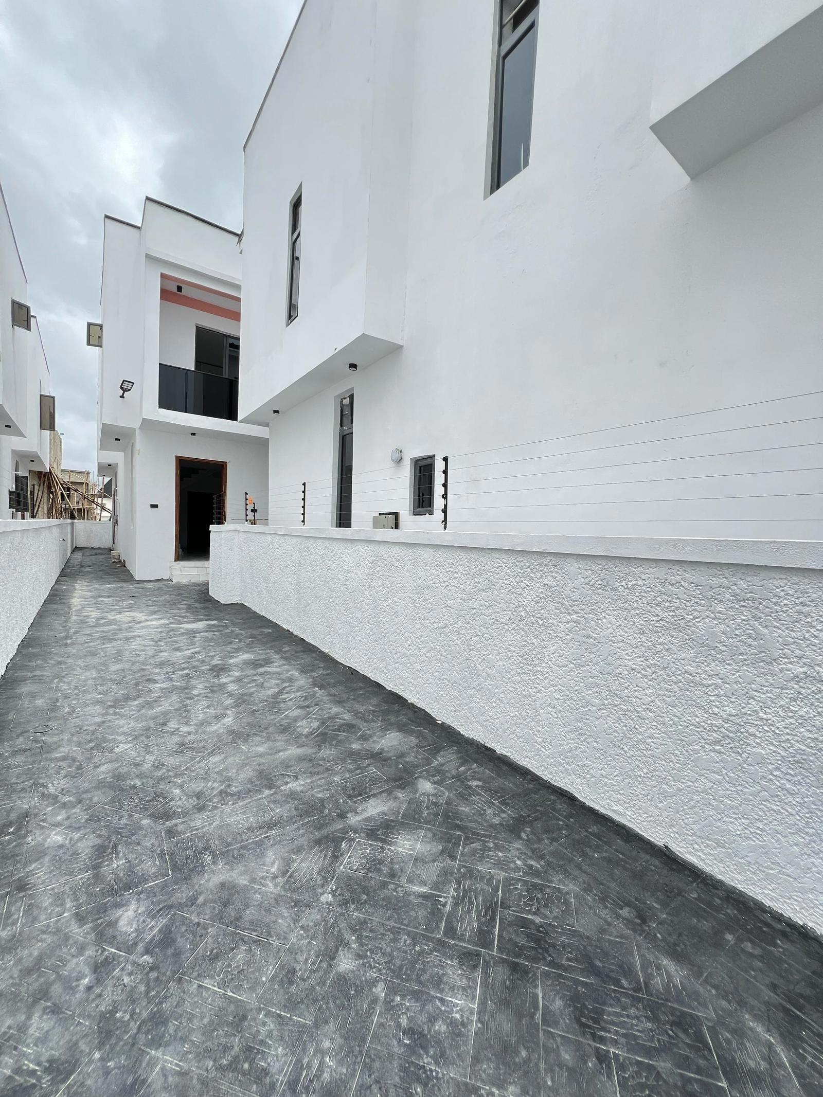WELL BUILT 4 SEMI DETACHED DUPLEX WITH BQ