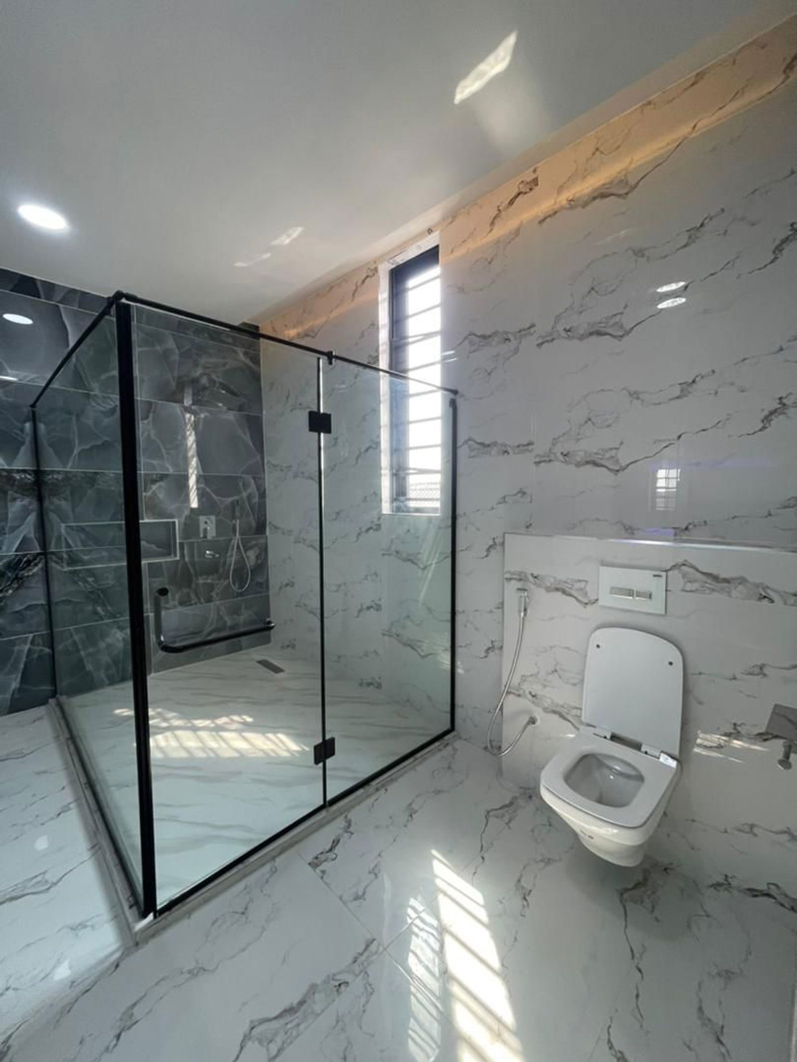 LUXURY 6 BEDROOM DETACHED DUPLEX