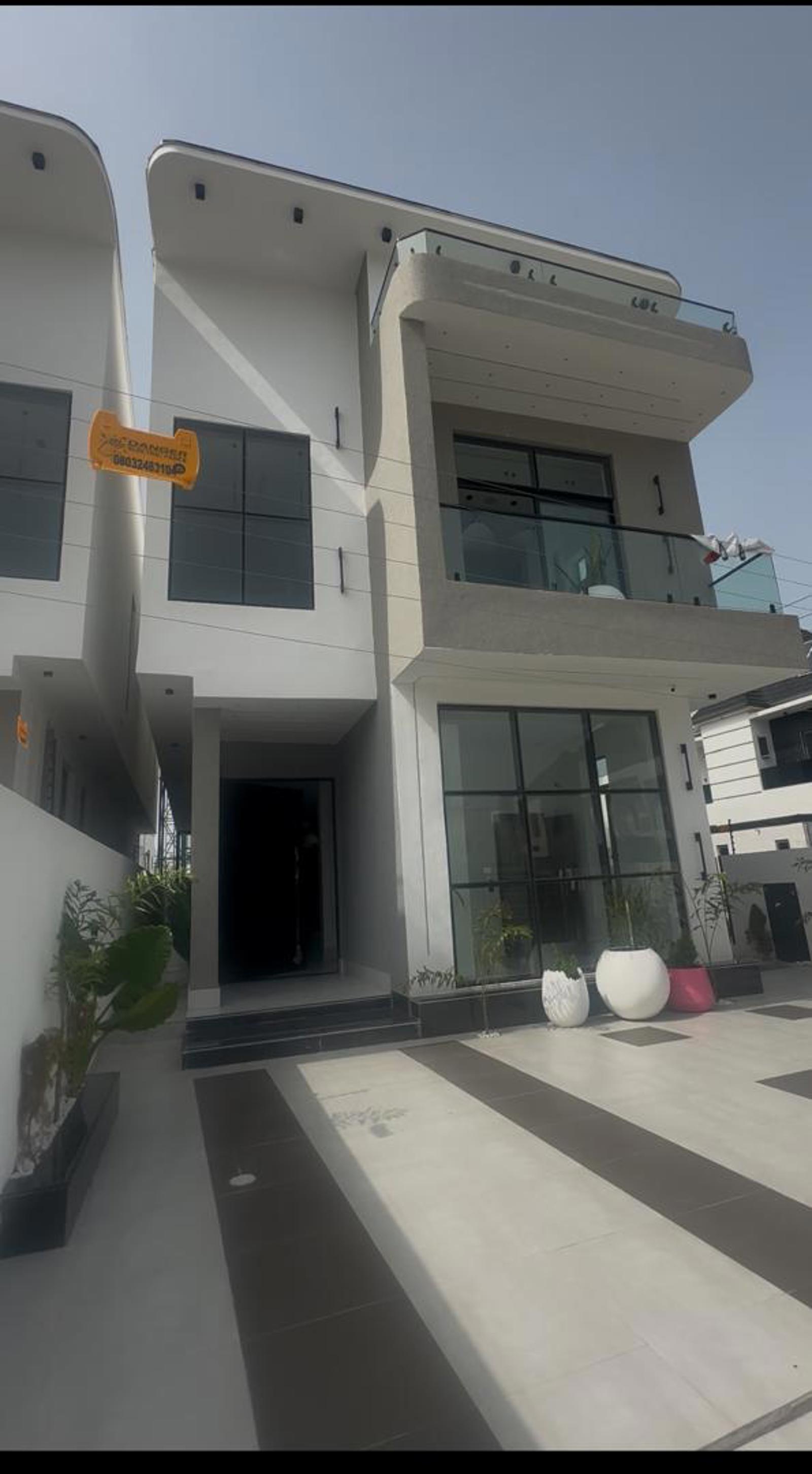 4 BEDROOM FULLY DETACHED DUPLEX