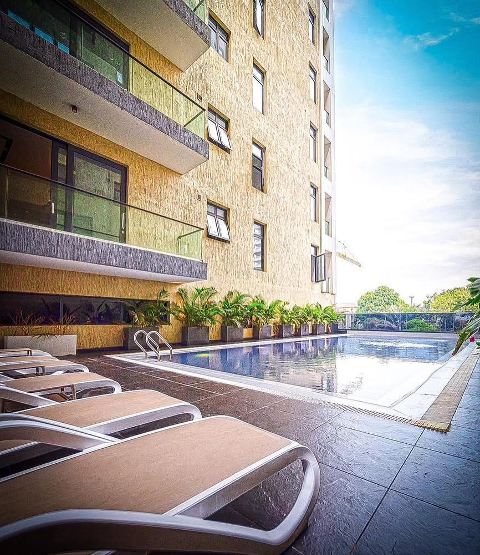 4 BEDROOM APARTMENT WITH BQ, COMMUNAL POOL AND GYM