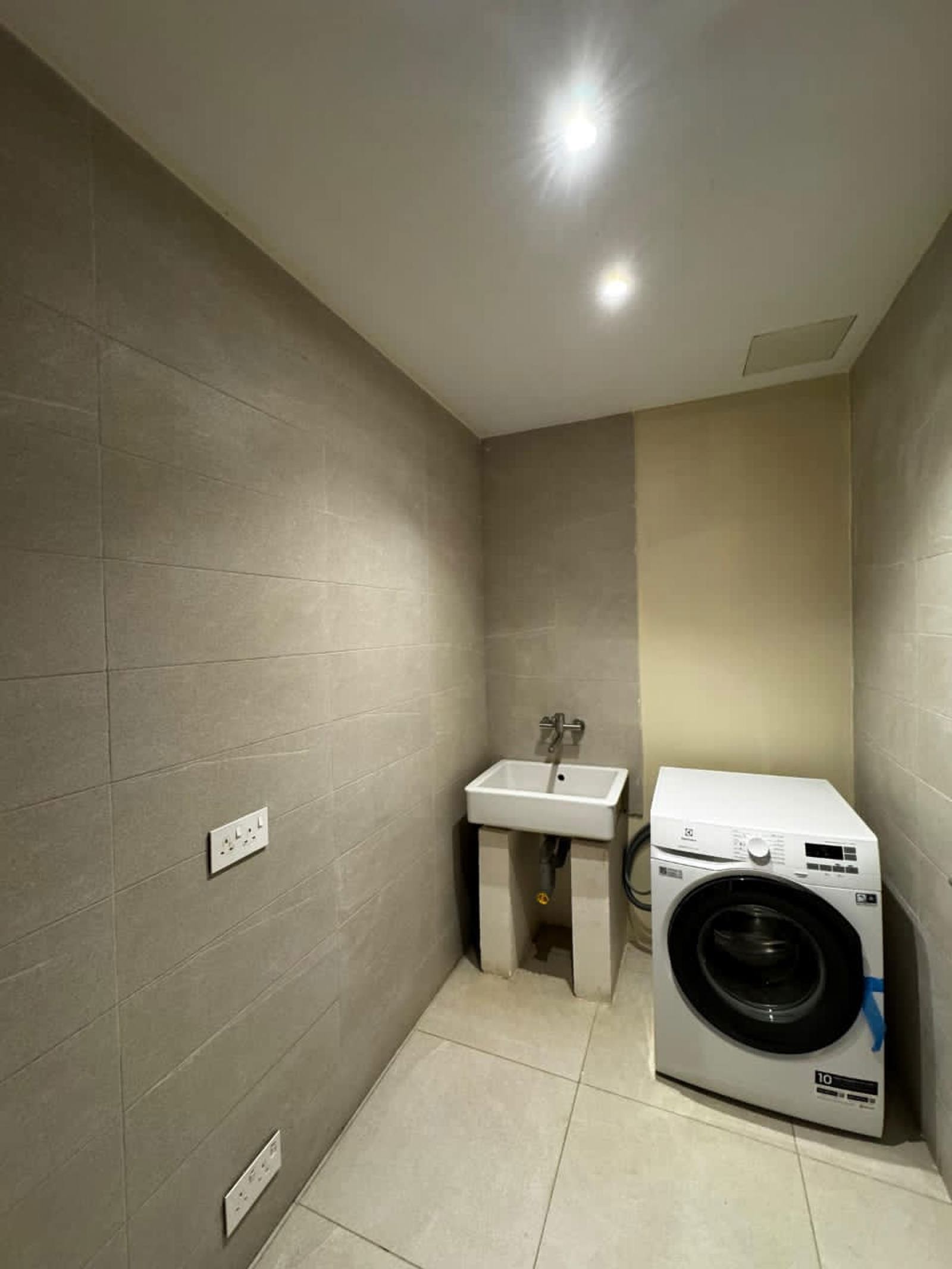 THREE BEDROOM APARTMENTS
