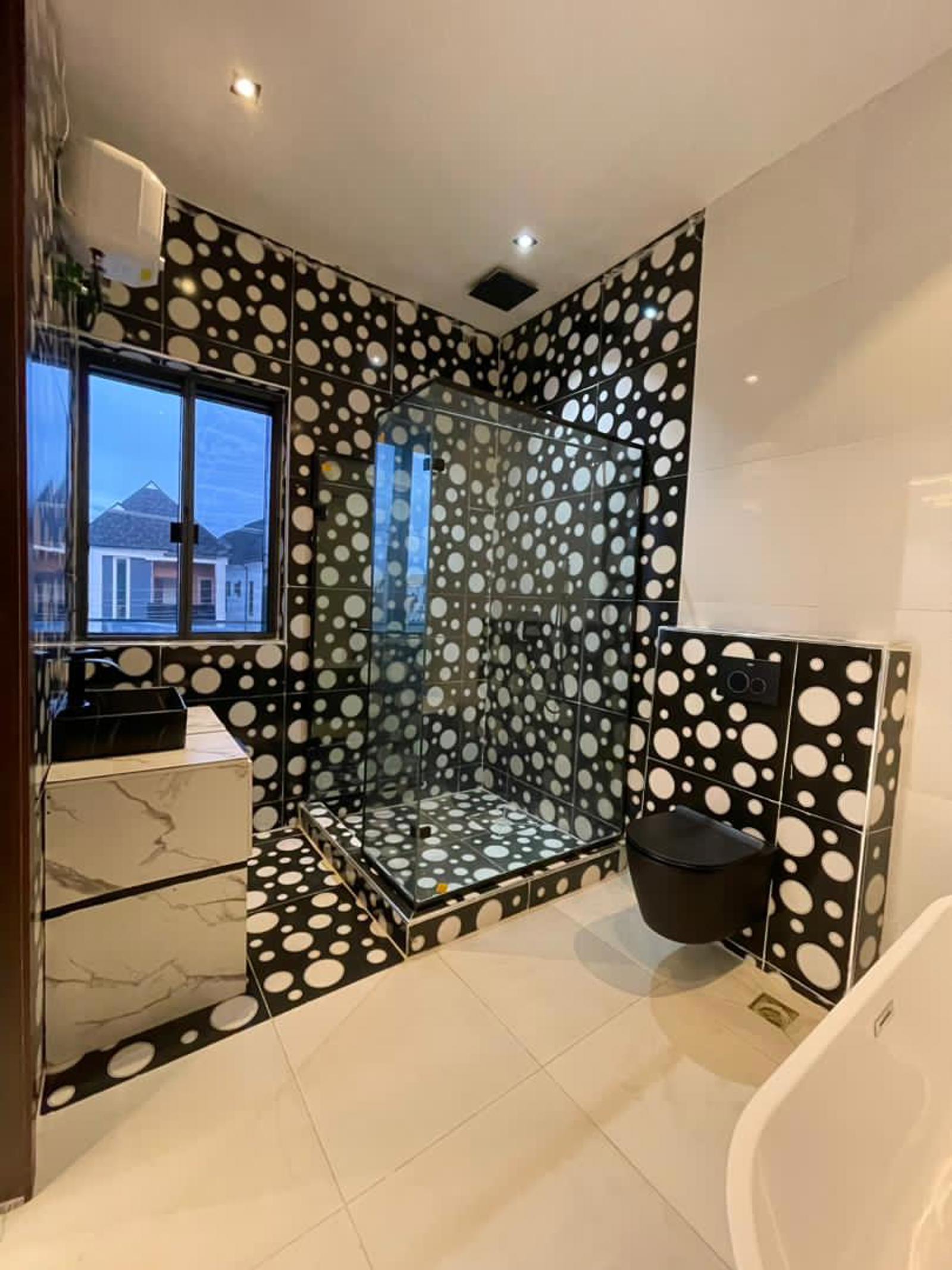 LUXURY 5BEDROOM FULLY DETACHED DUPLEX