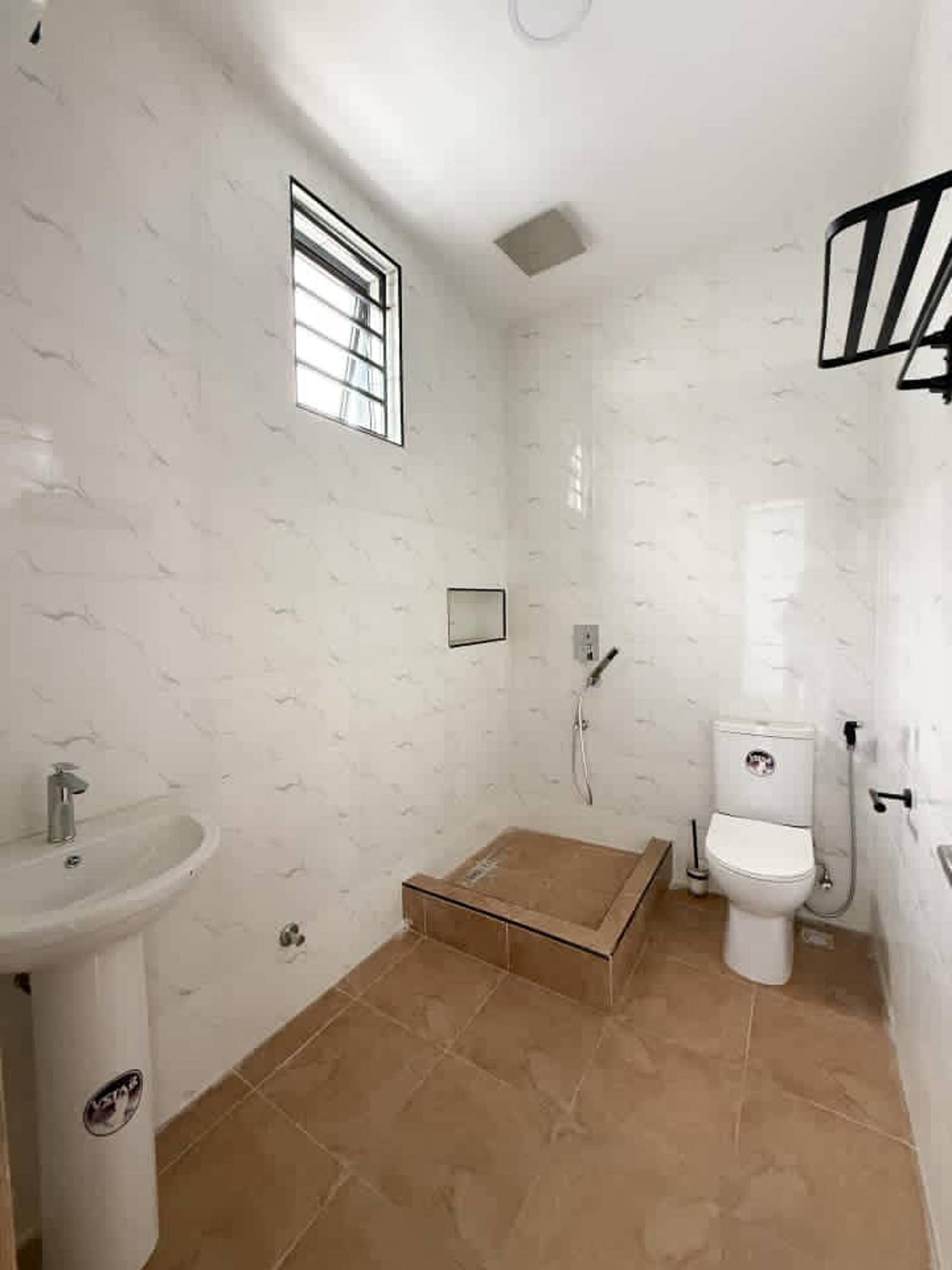 4 BEDROOM TERRACE  DUPLEX