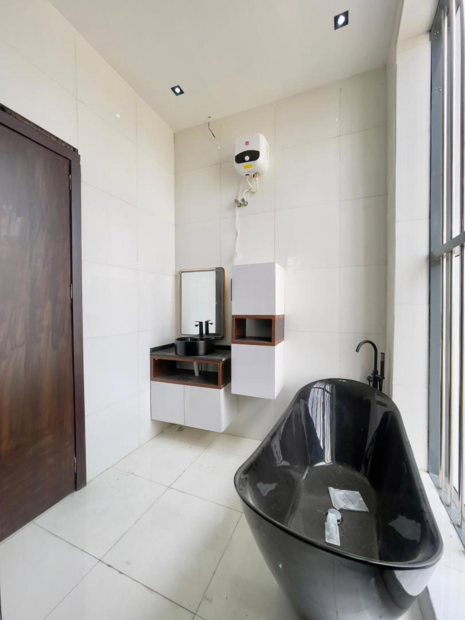 REMARKABLY BUILT LUXURY 5 BED SMART HOME WITH SWIMMING POOL AND BQ