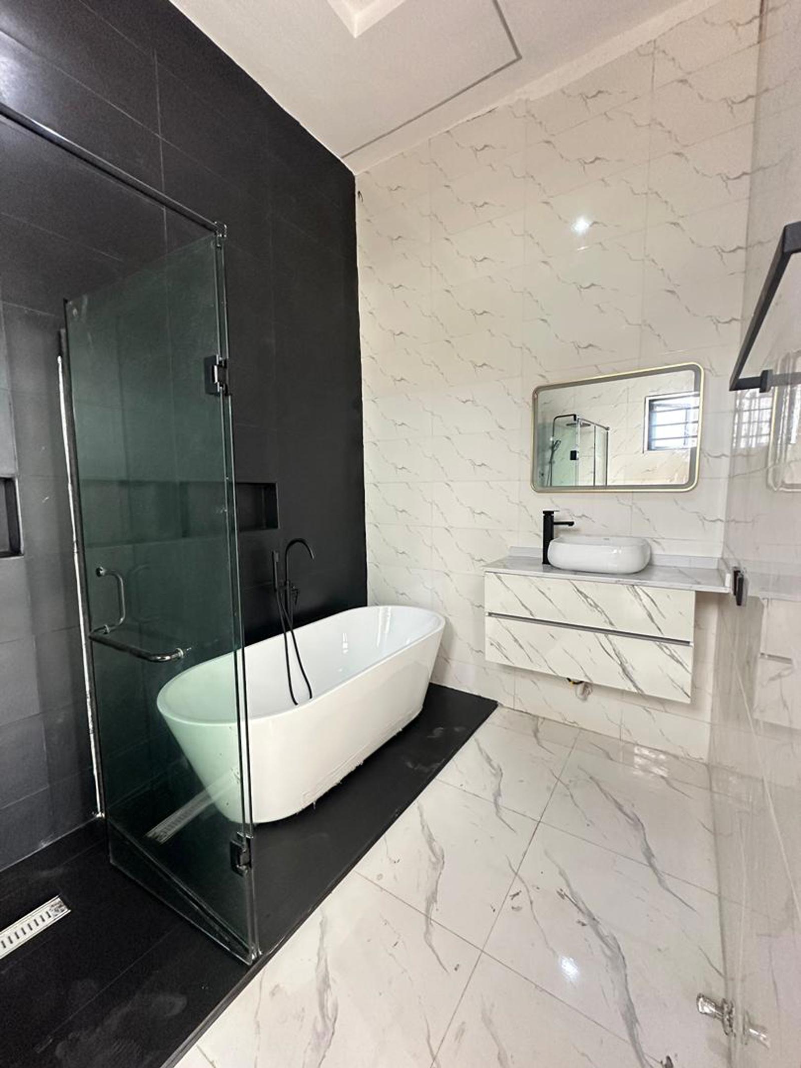 EXQUISITE LUXURY 5 BEDROOM DUPLEX