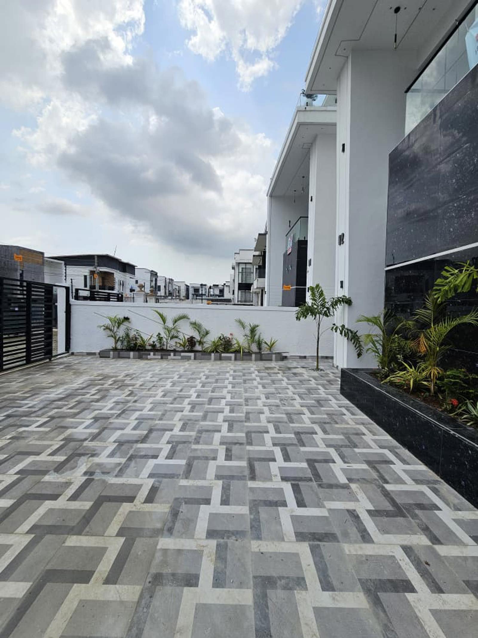 MAGNIFICENT LUXURY 5 BEDROOM DETACHED  DUPLEX