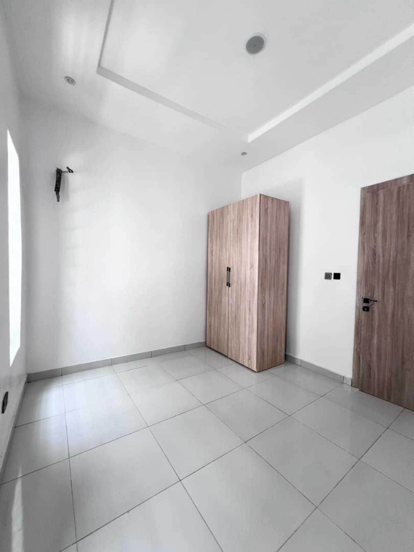 COZY 5 BEDROOM DETACHED DUPLEX