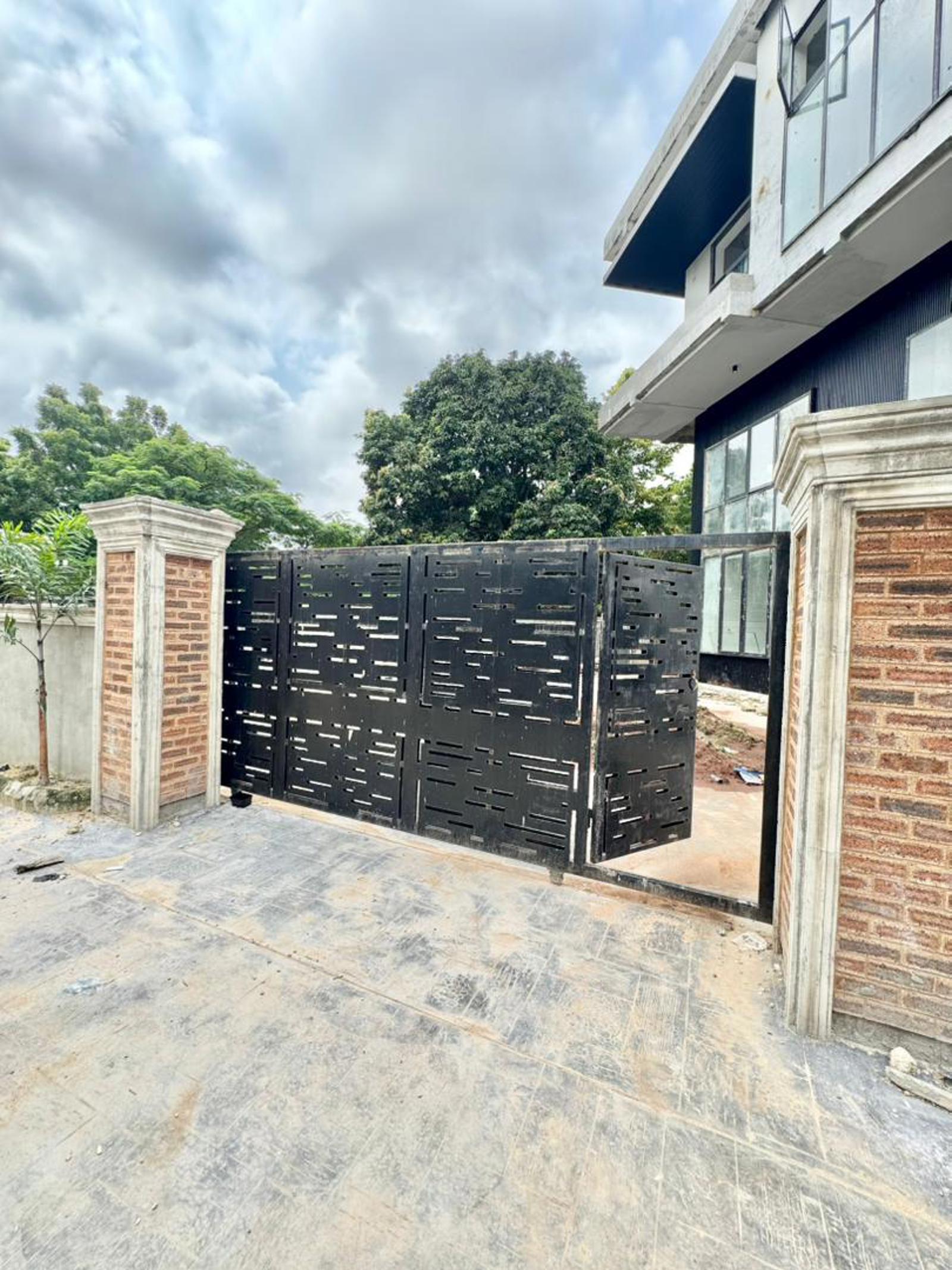 THIS IS AN EXCLUSIVE ONGOING ULTRA LUXURY DEVELOPMENT  OF SMART HOMES CONSISTING OF 4 UNITS OF 5 BEDROOM FULLY DETACHED VILLAS