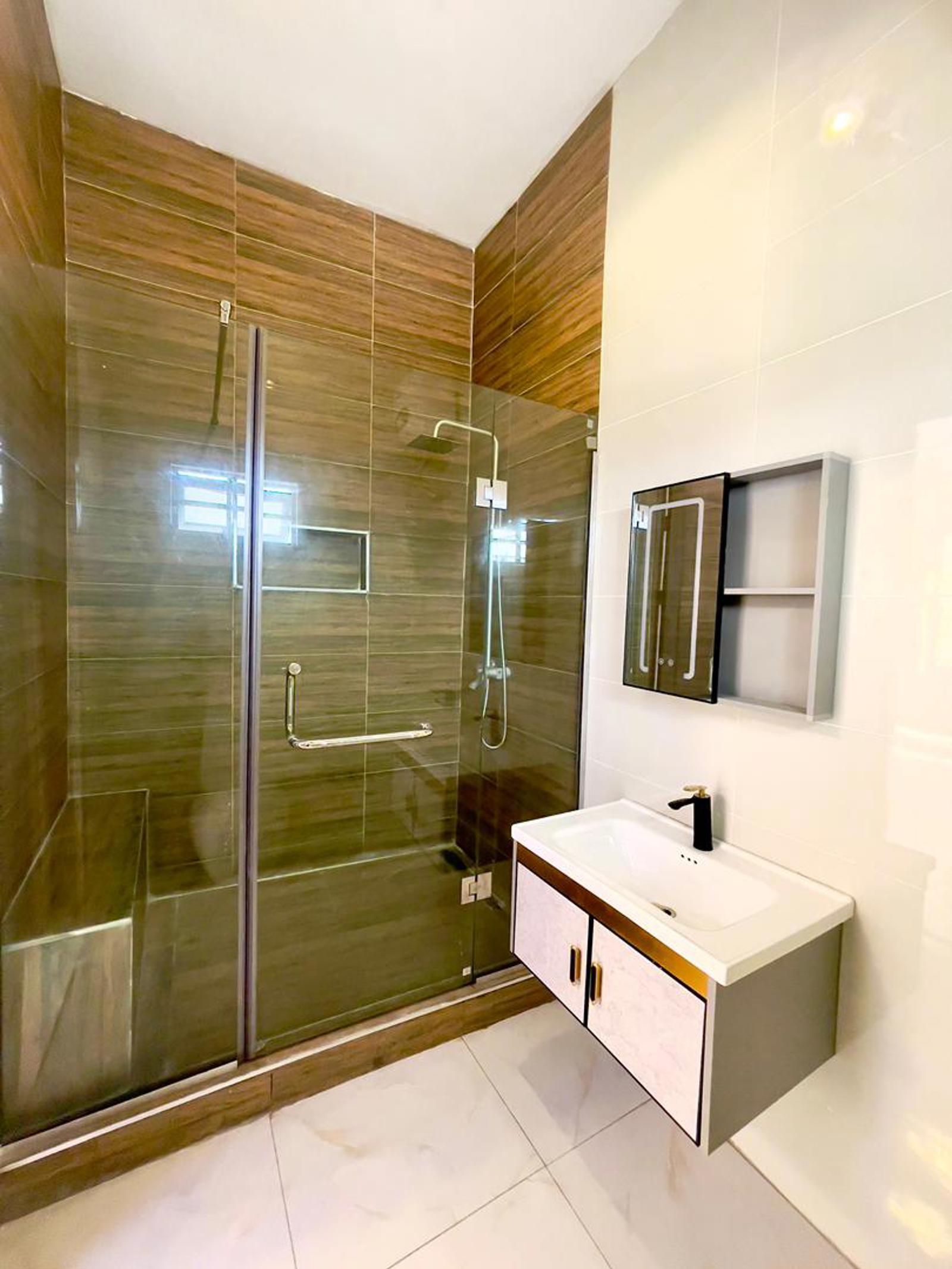 LUXURY SPACIOUS 2 BED APARTMENT