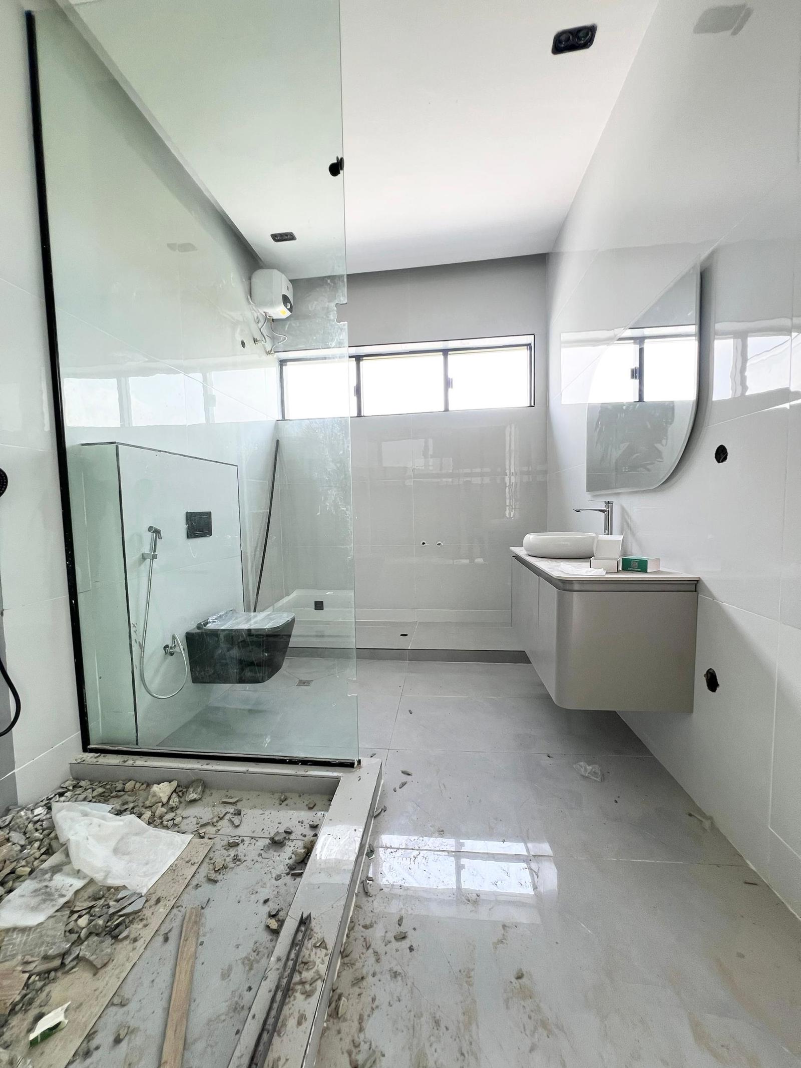 LUXURY 5 BEDROOM DETACHED DUPLEX