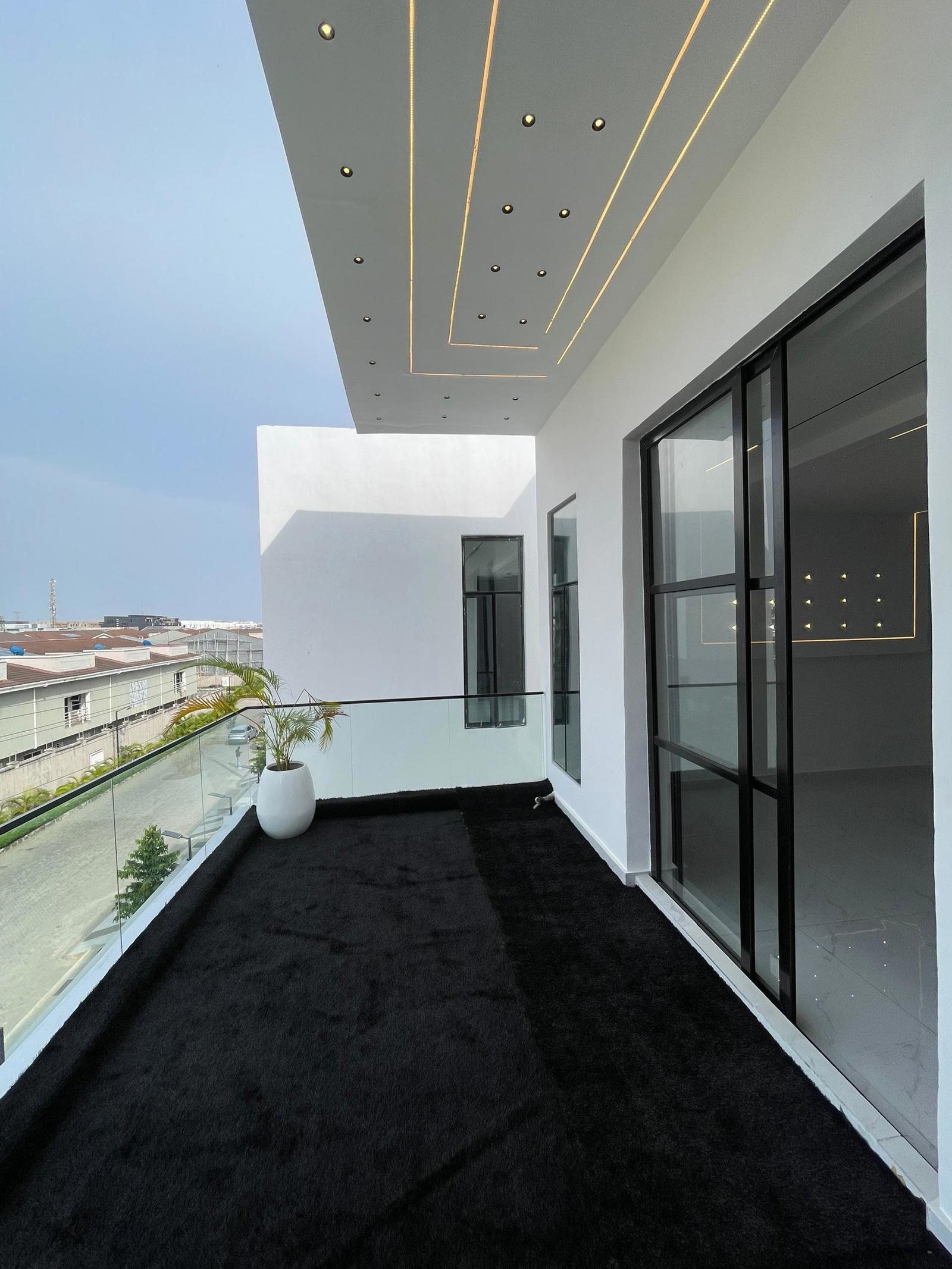 UNIQUELY-BUILT 5 BEDROOM DETACHED DUPLEX