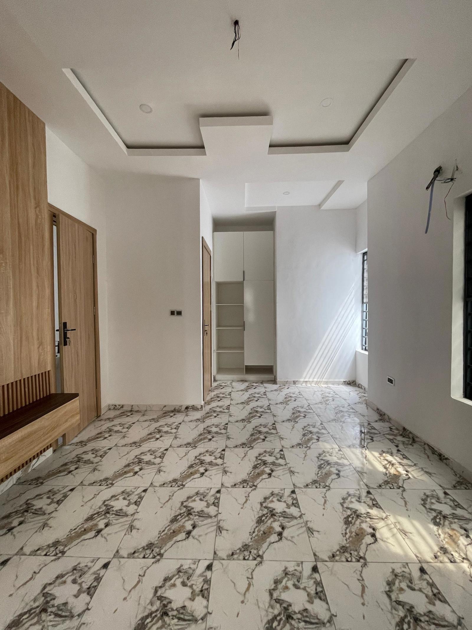 4 BEDROOM FULLY DETACHED DUPLEX WITH BQ AND A POOL