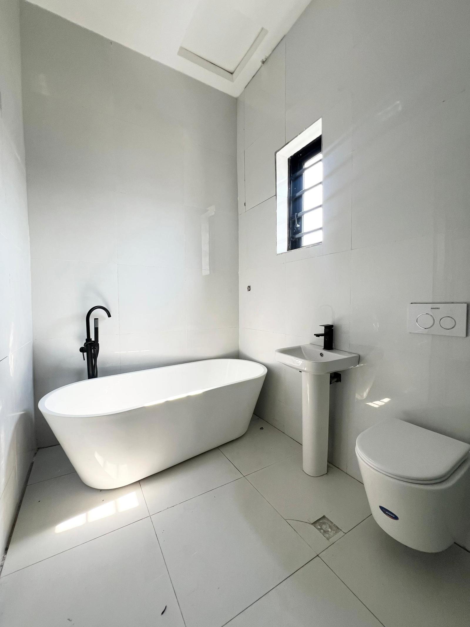 MODERN 4 BEDROOM SEMI DETACHED DUPLEX