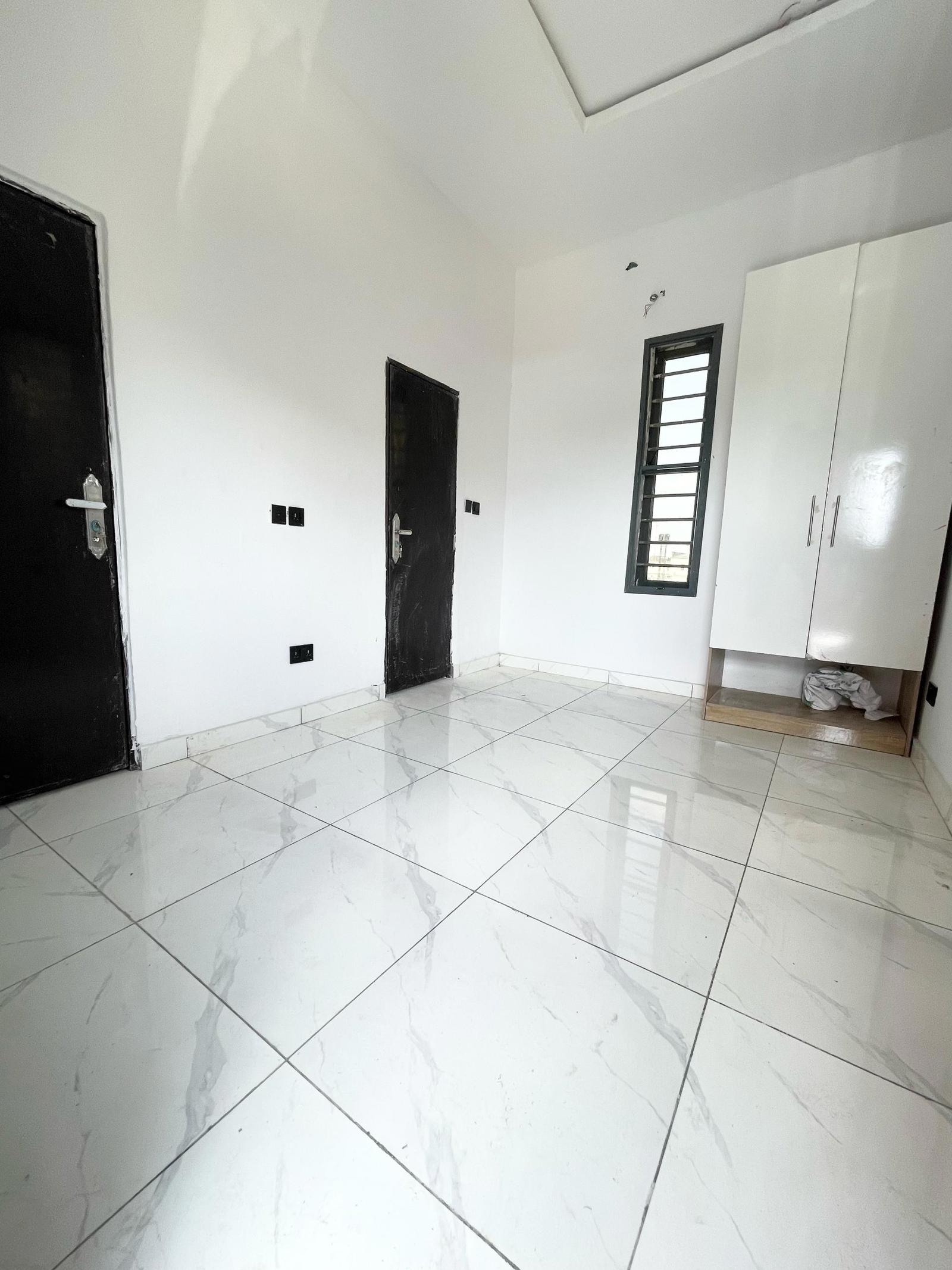 SPACIOUS 3 BEDROOM DUPLEX
