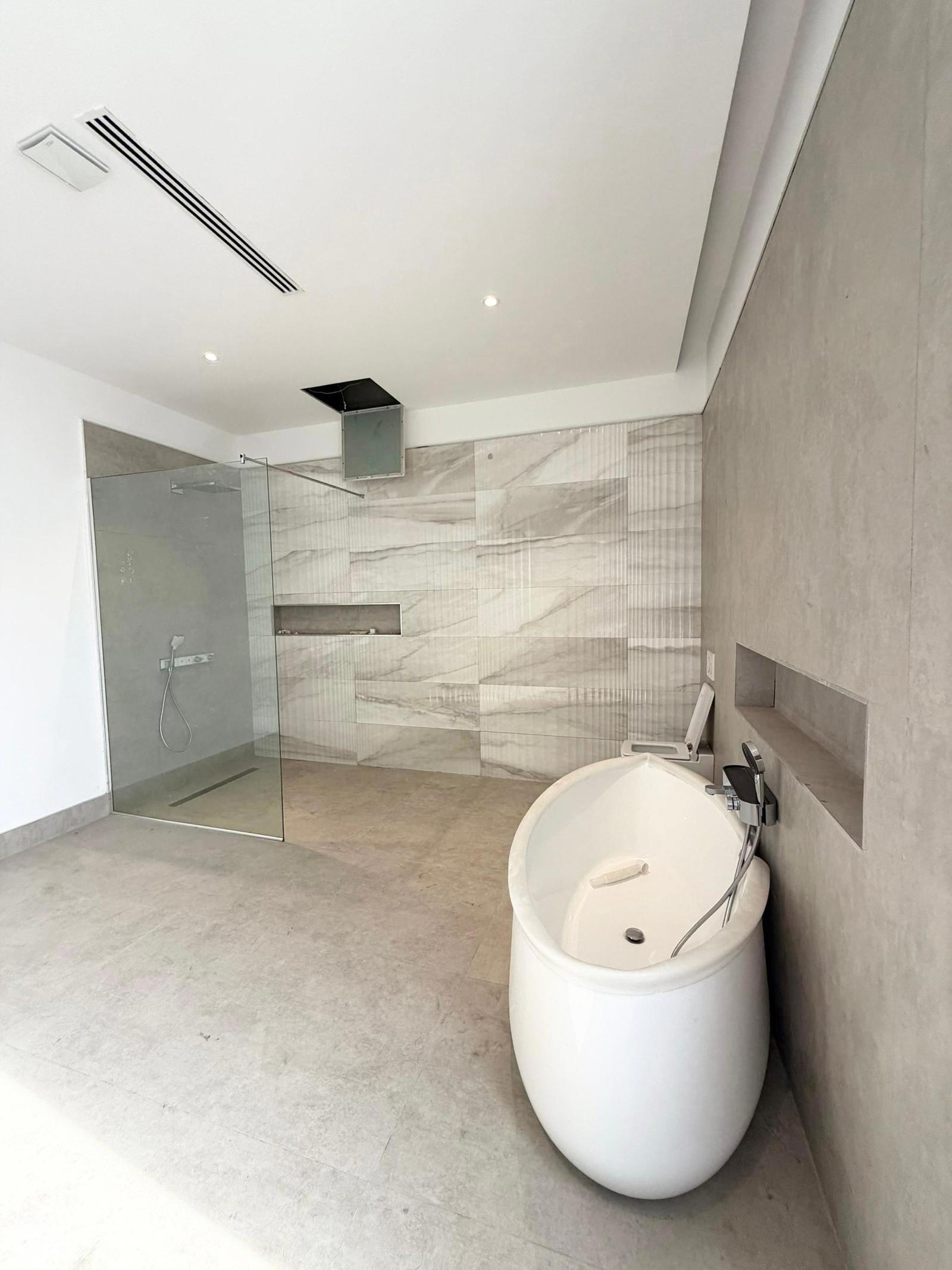 LUXURY CONTEMPORARY 5 BEDROOM DUPLEX