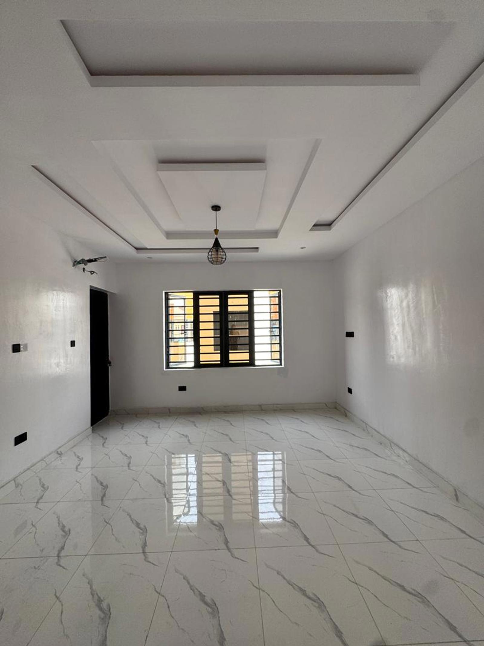 UNIQUE 4 BEDROOM TERRACE DUPLEX