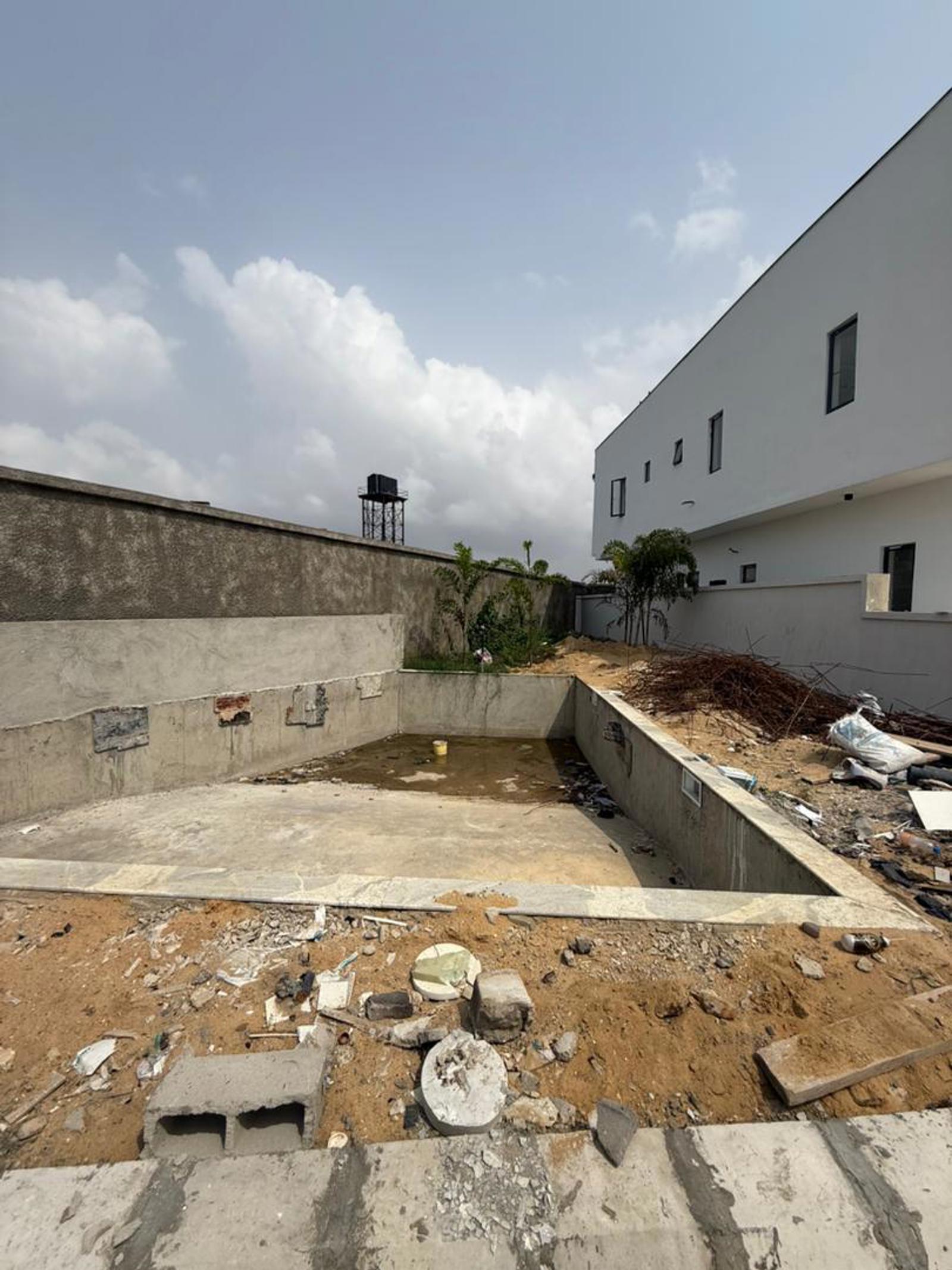 NEWLY BUILT 4 BEDROOM DUPLEXES