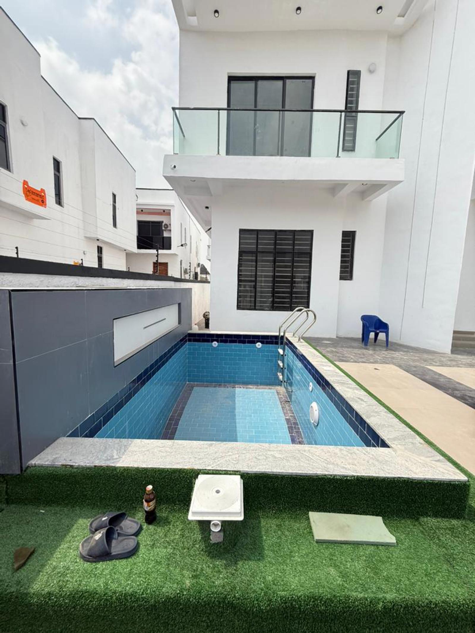 MODERN 5 BEDROOM DETACHED DUPLEX