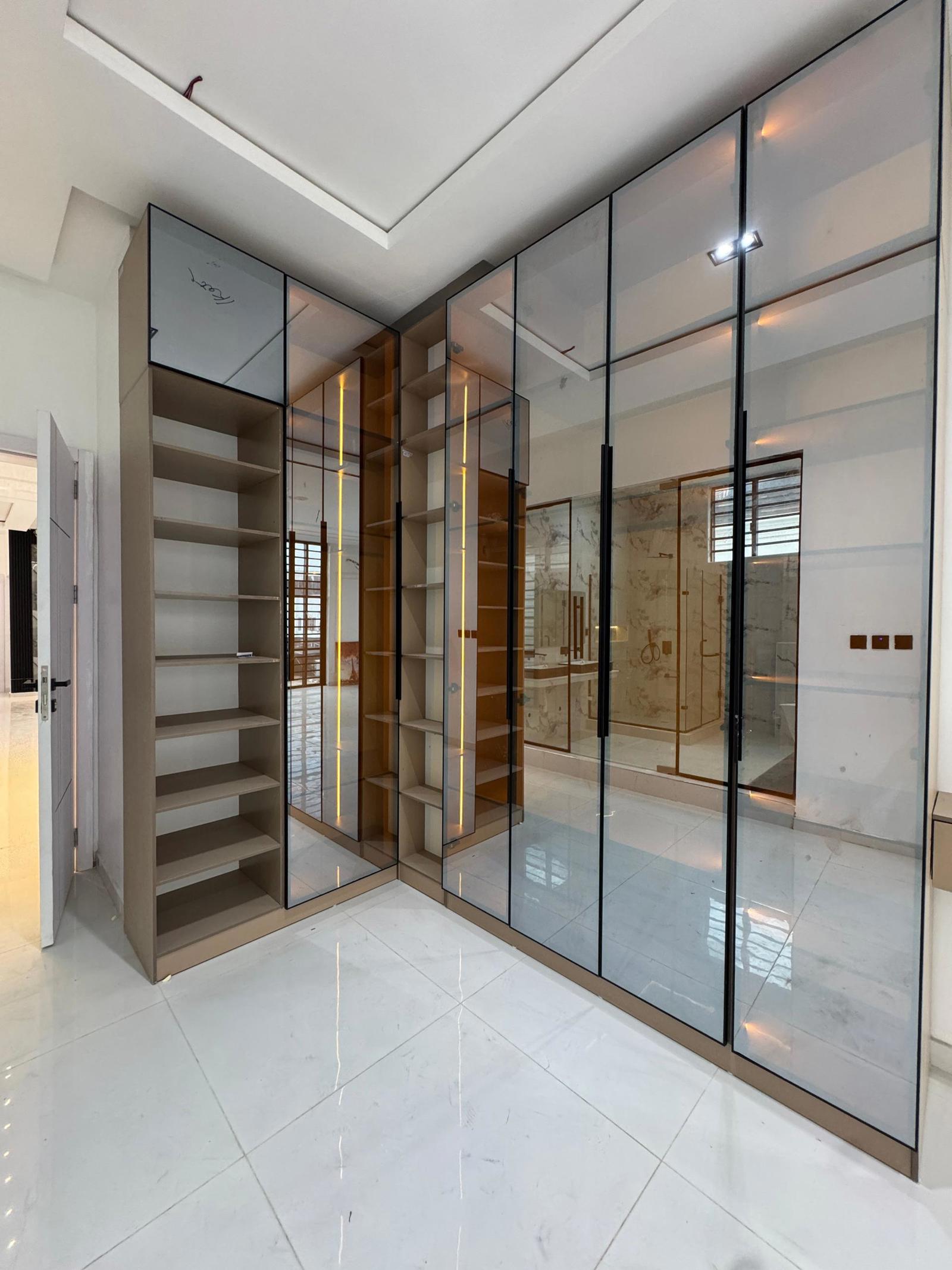 5 BEDROOM DUPLEX WITH A SWIMMING POOL