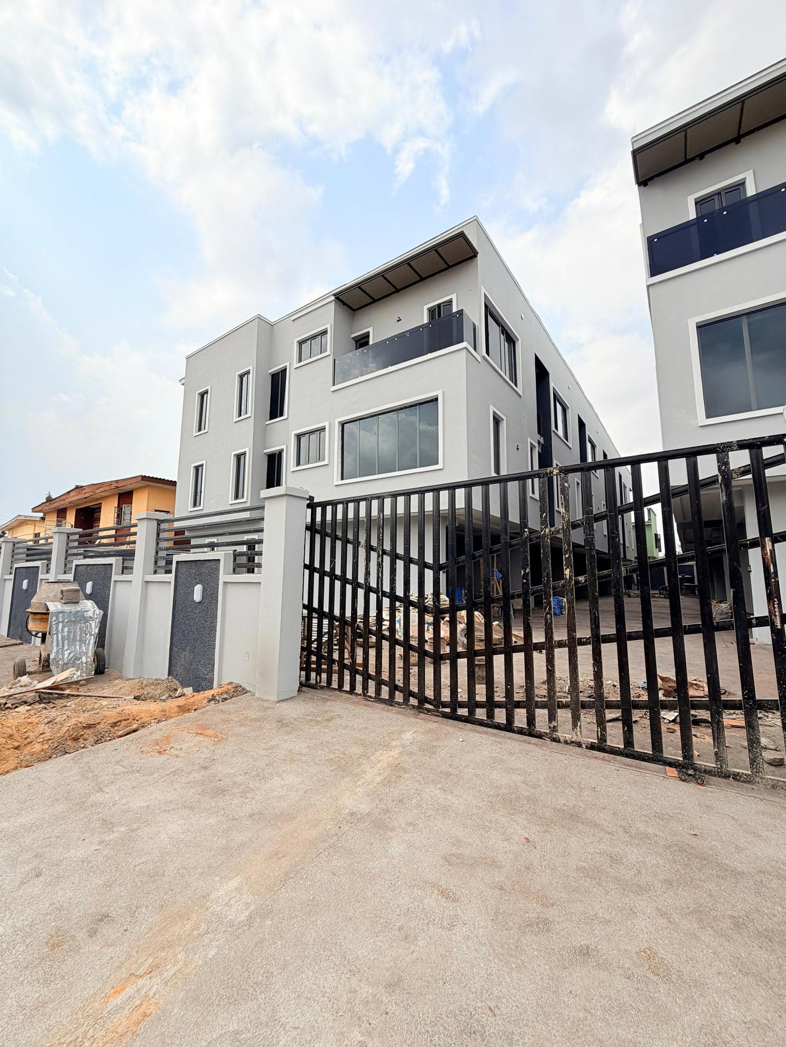 PAY N PACK IN 💰 ||  FOR SALES 🏡  NEWLY BUILT 4 BEDROOM TERRACE DUPLEX   📍LOCATION: Ogba,Ikeja   📌 PRICE: 310M  📖TITLE: Certificate of OCCUPANCY