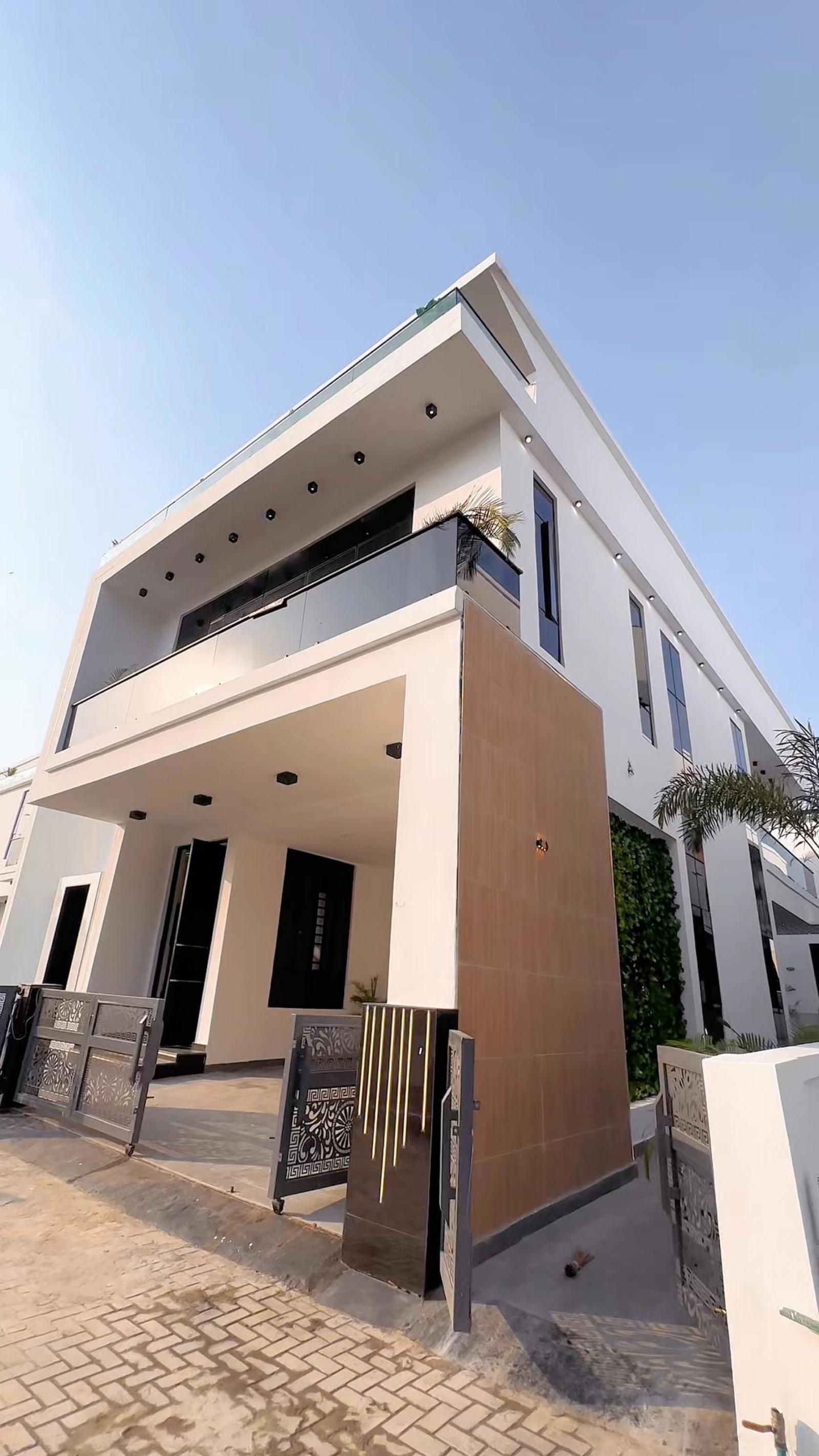 5 bedrooms fully detached duplex