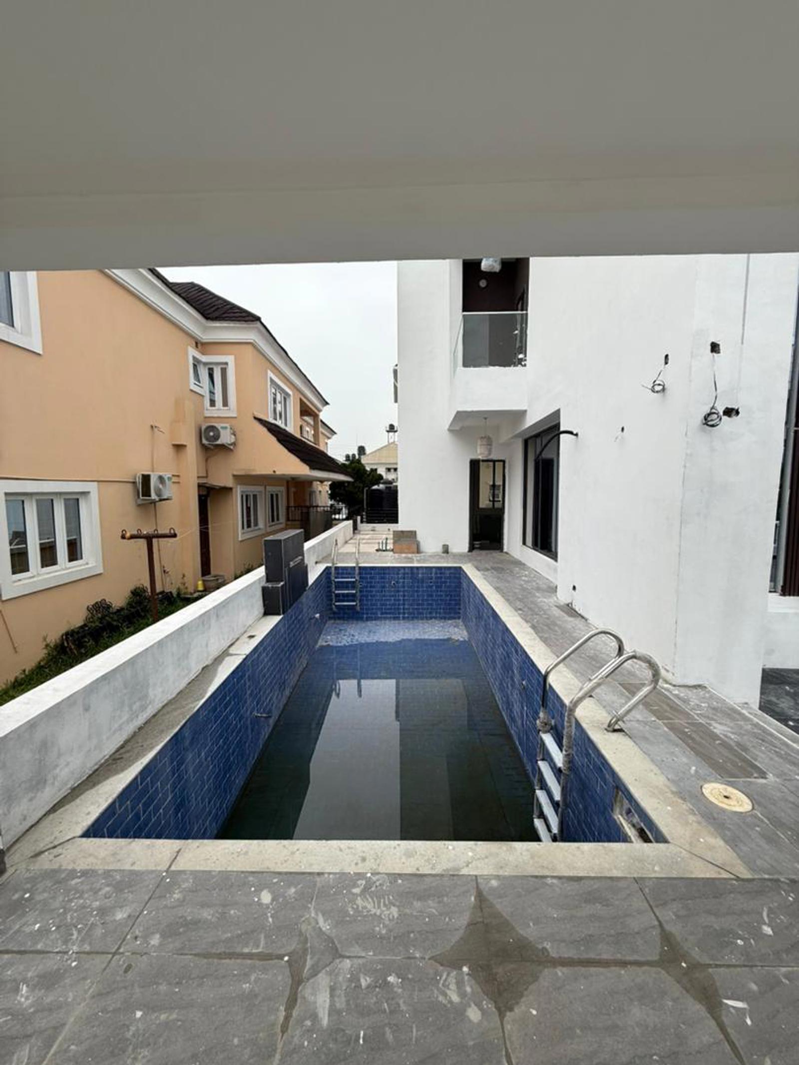 FULLY AUTOMATED 6 BEDROOM DETACHED DUPLEX