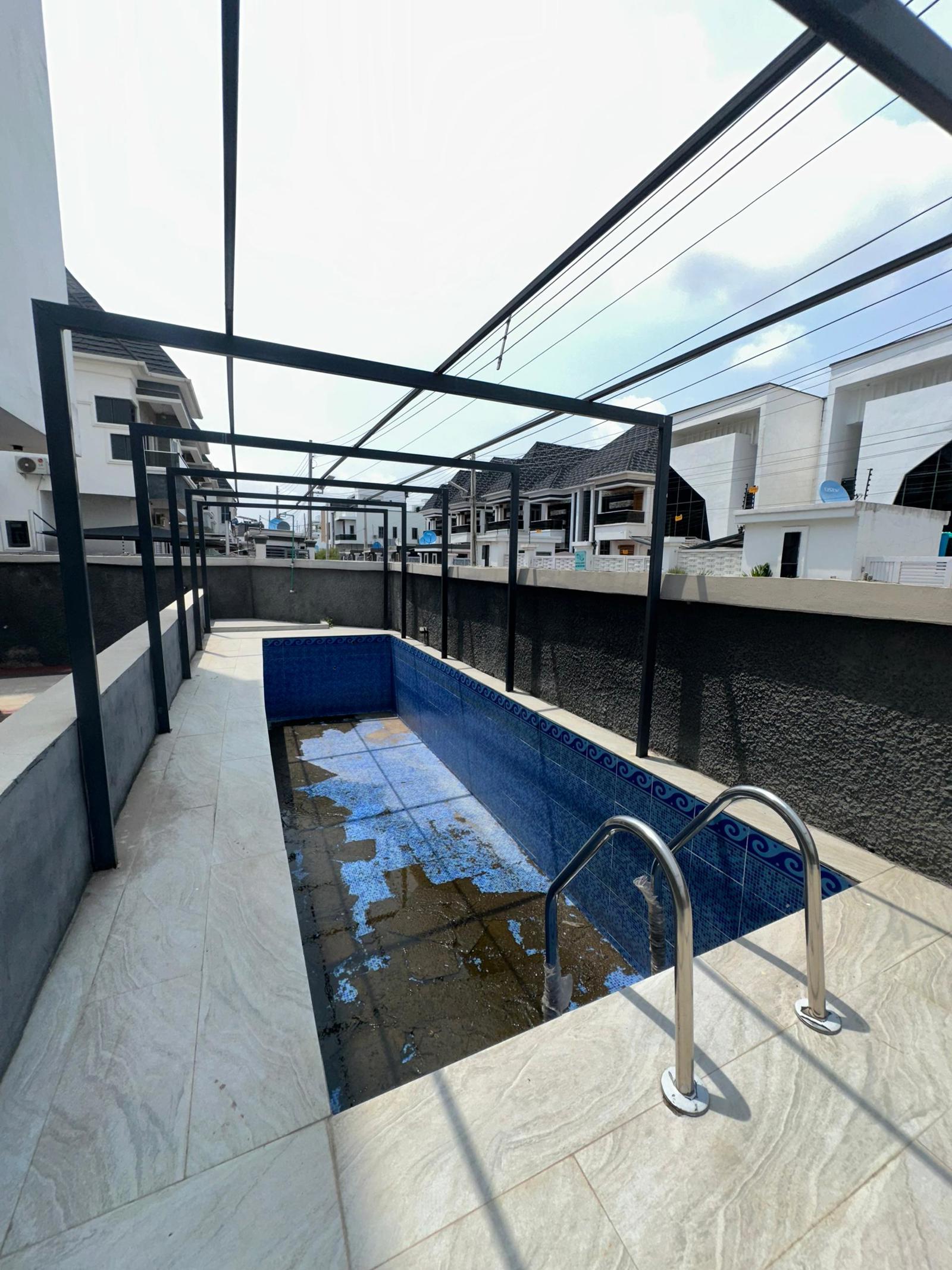 UNIQUELY-BUILT 5 BEDROOM DUPLEX