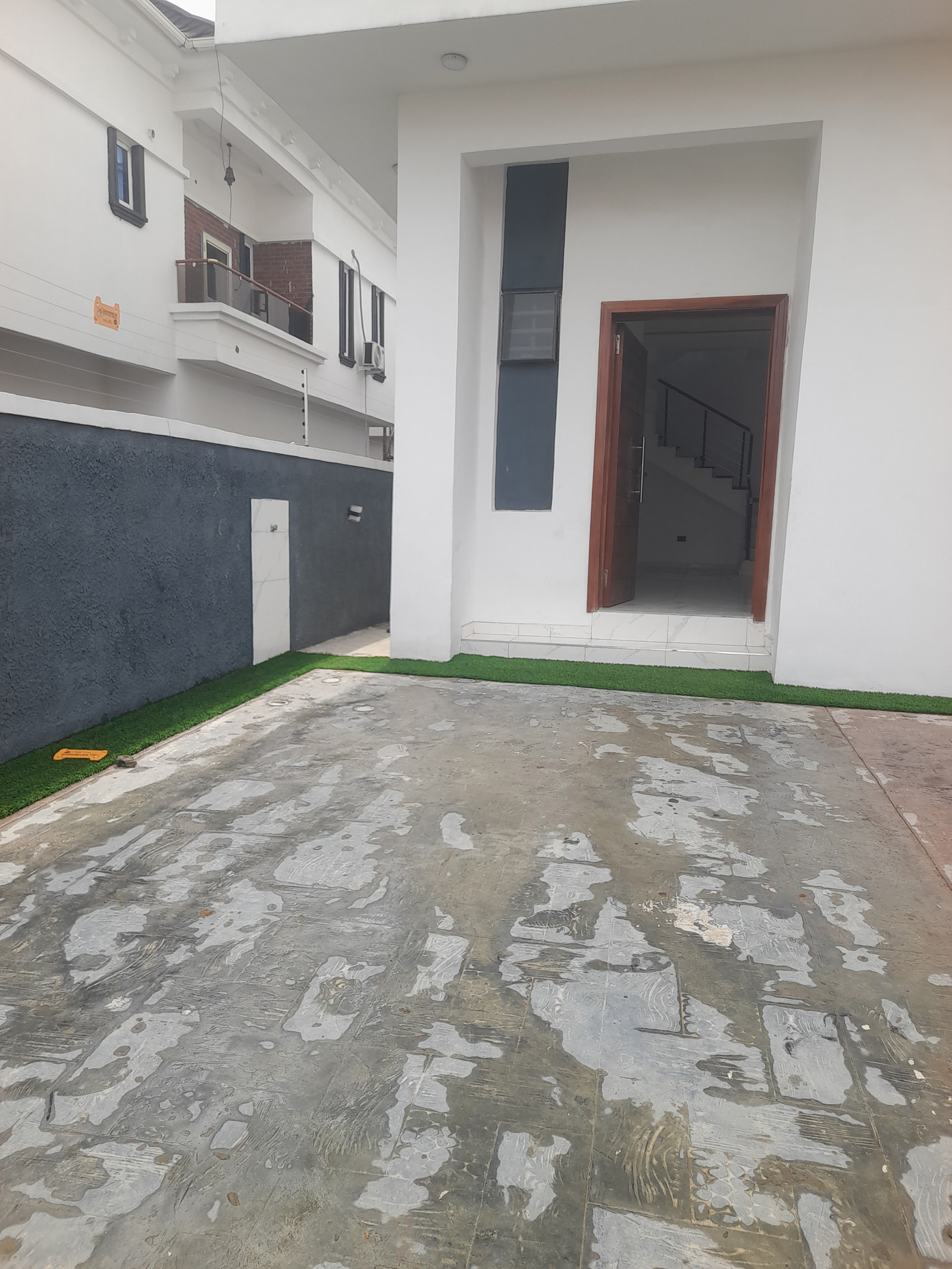 5-BEDROOM DETACHED DUPLEX FOR SALE