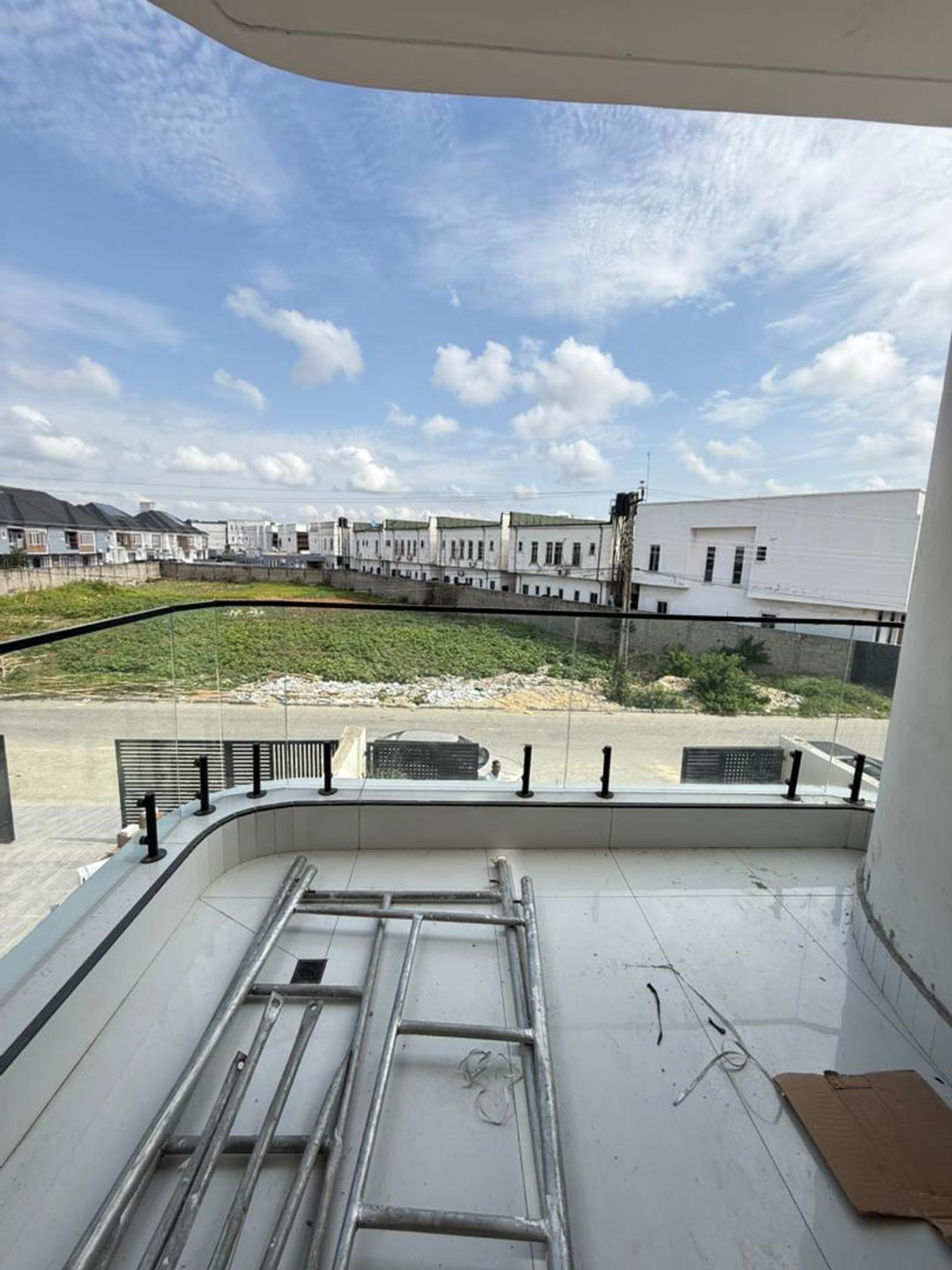 CHECK OUT THIS LUXURY 5 BEDROOM DETACHED DUPLEX