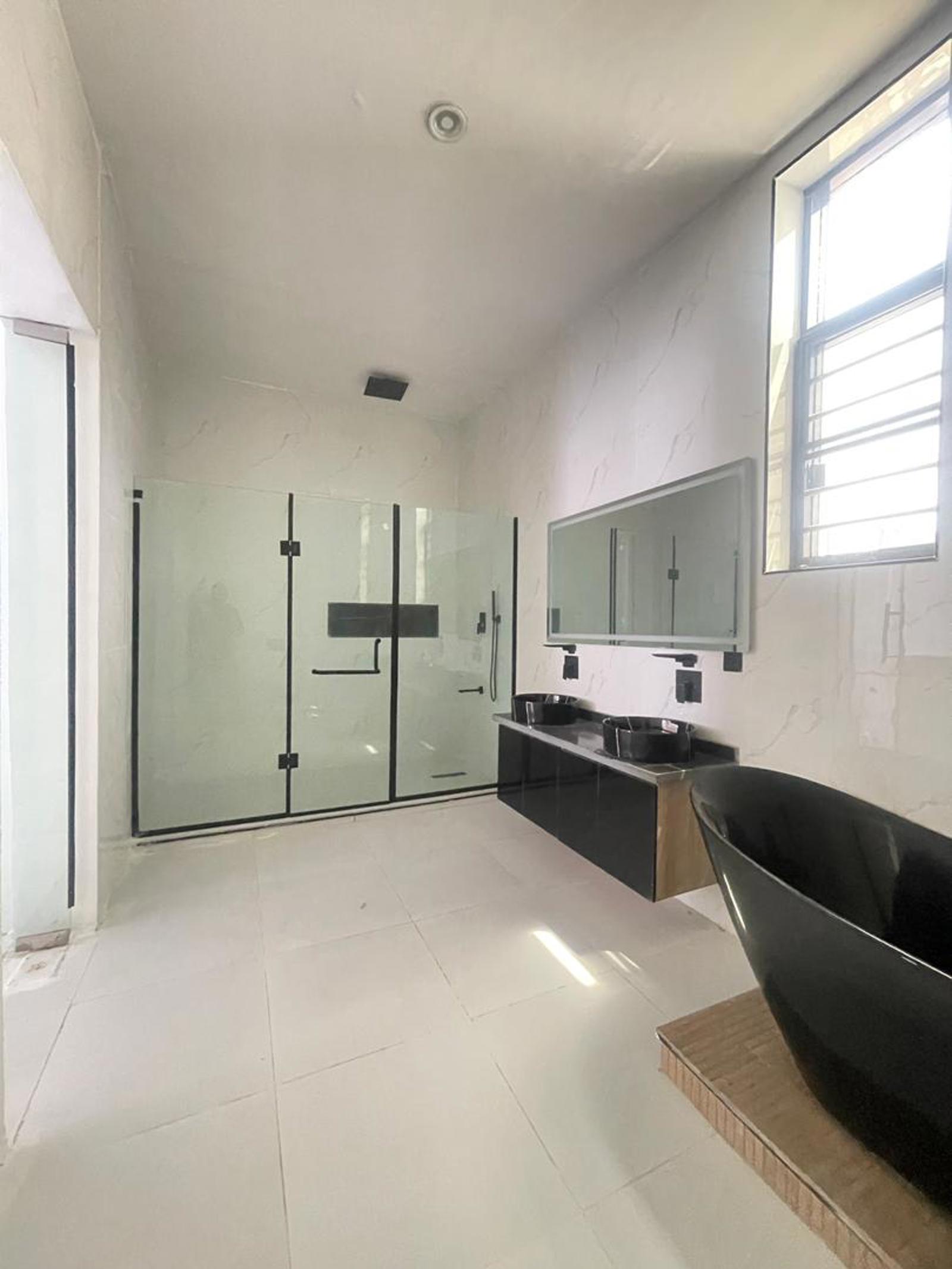 GIGANTIC 5 BEDROOM DETACHED DUPLEX