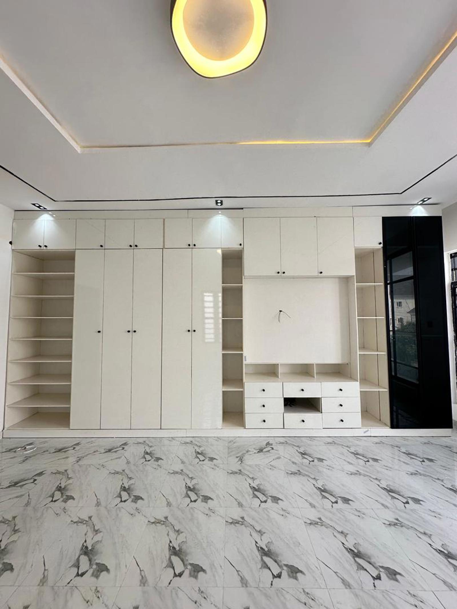 EXQUISITE LUXURY 4 BEDROOM DUPLEX WITH BQ