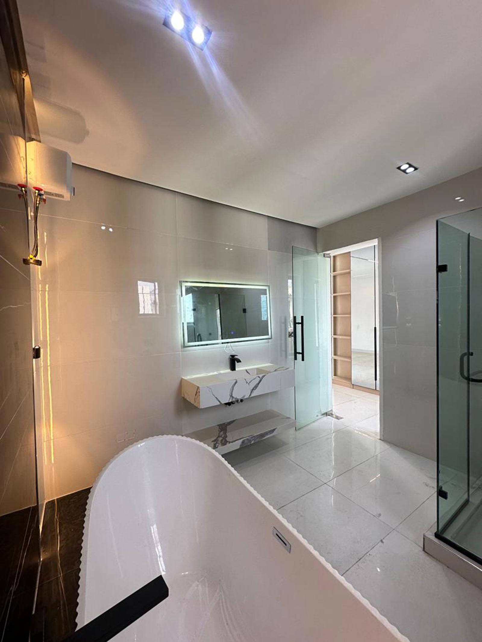 EXQUISITE LUXURY 5 BEDROOM DUPLEX